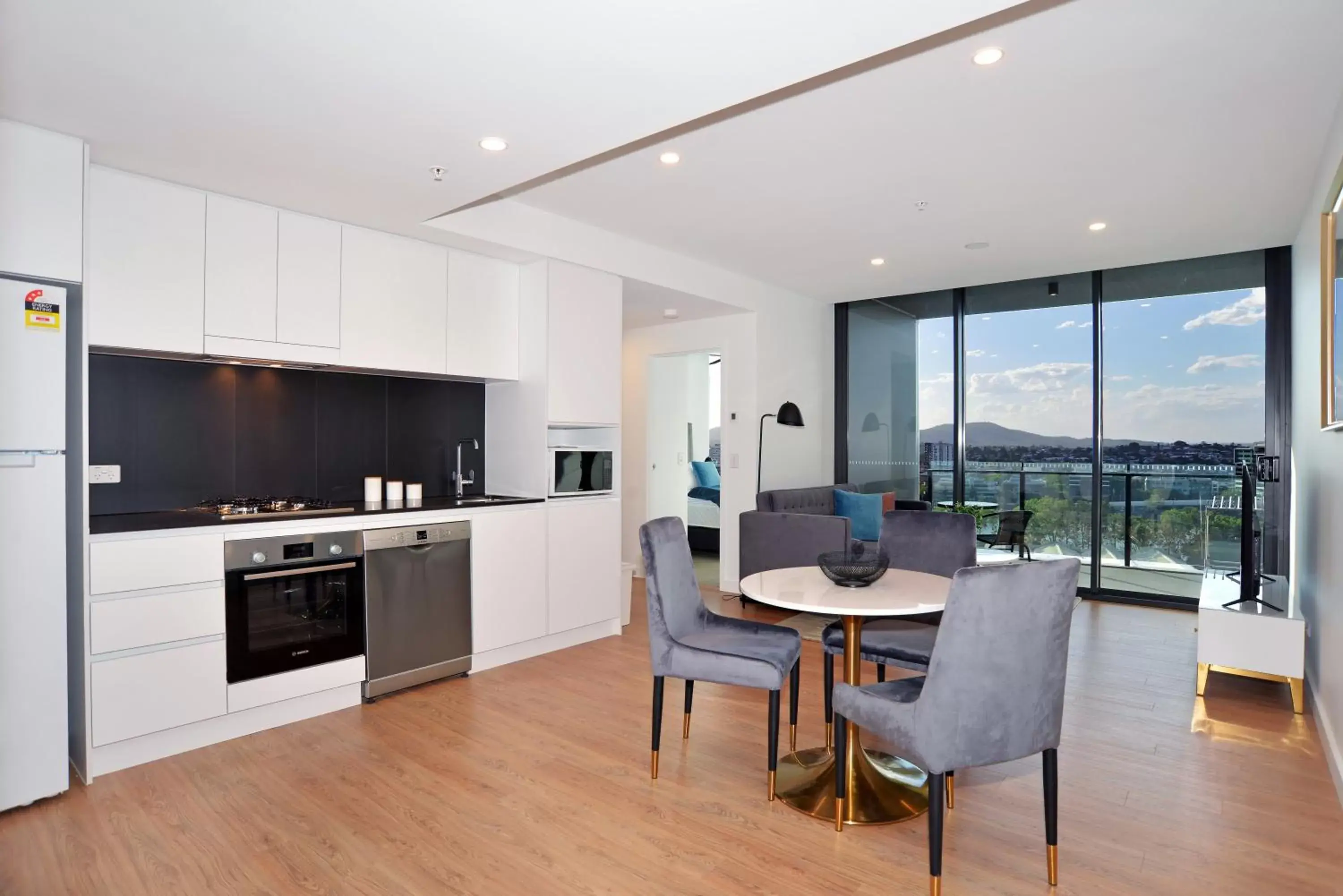 TV and multimedia, Kitchen/Kitchenette in Brisbane One Apartments by CLLIX