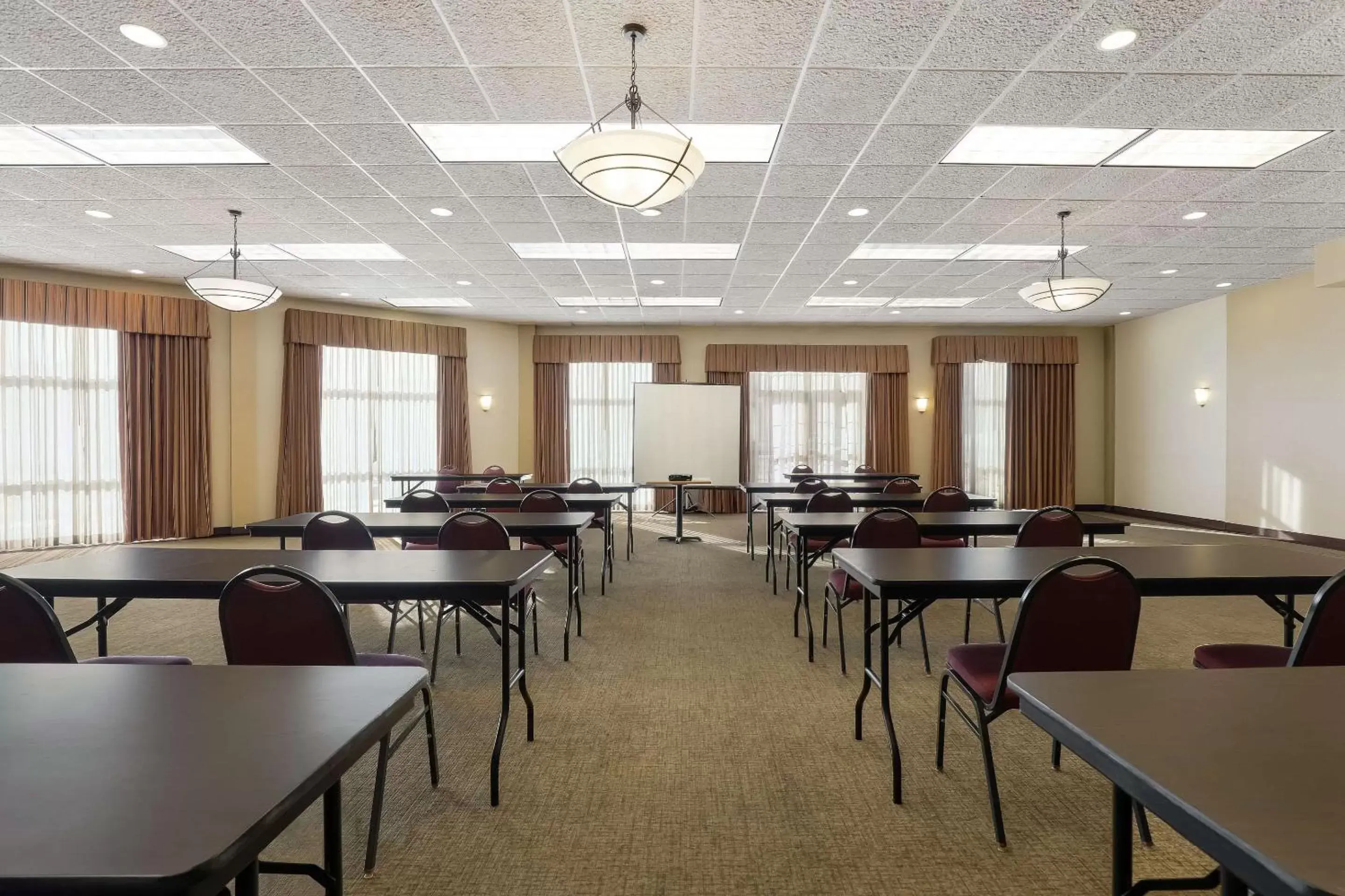 Meeting/conference room in MainStay Suites Fitchburg - Madison