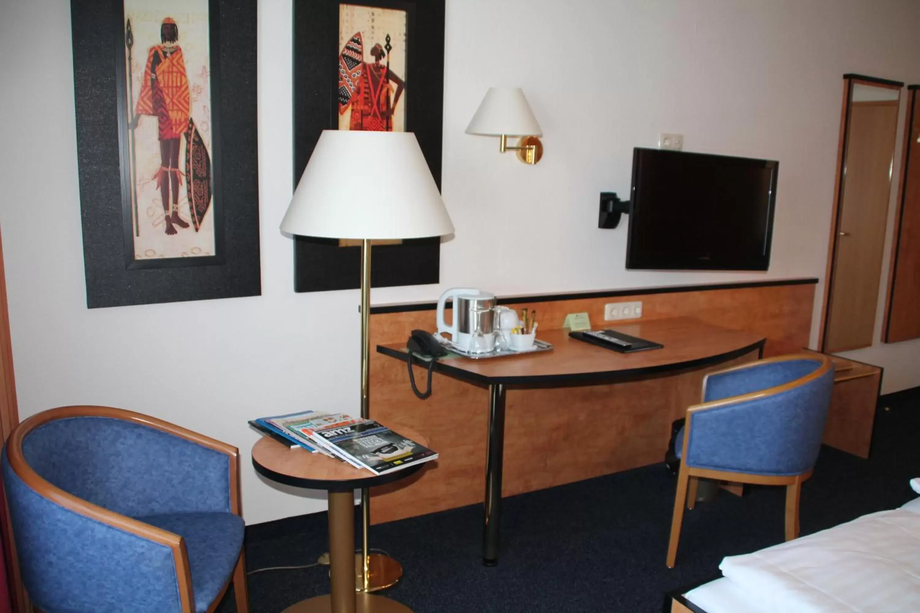 Photo of the whole room, Seating Area in Trip Inn Hotel Zum Riesen Hanau