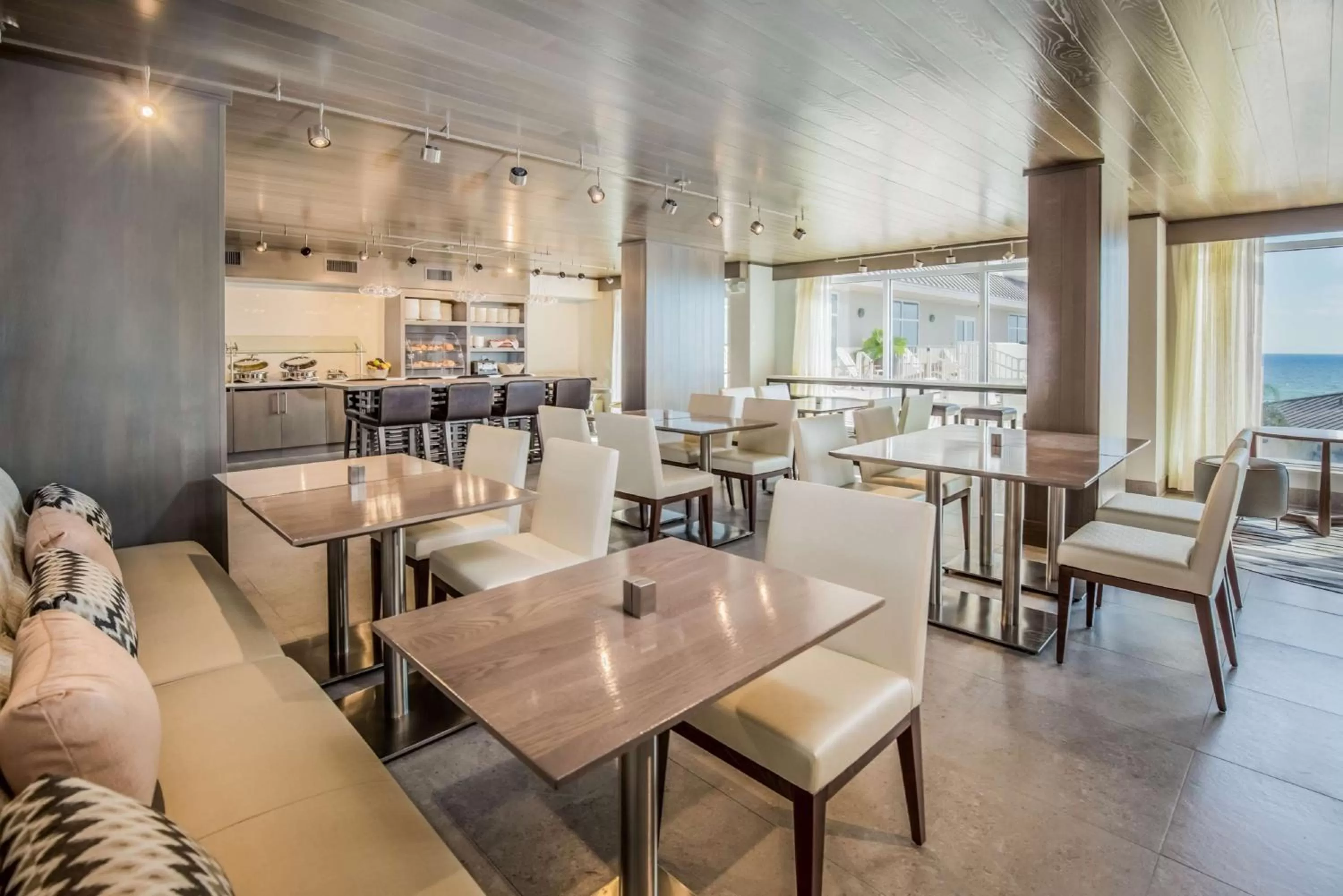 Restaurant/places to eat in Hilton Pensacola Beach