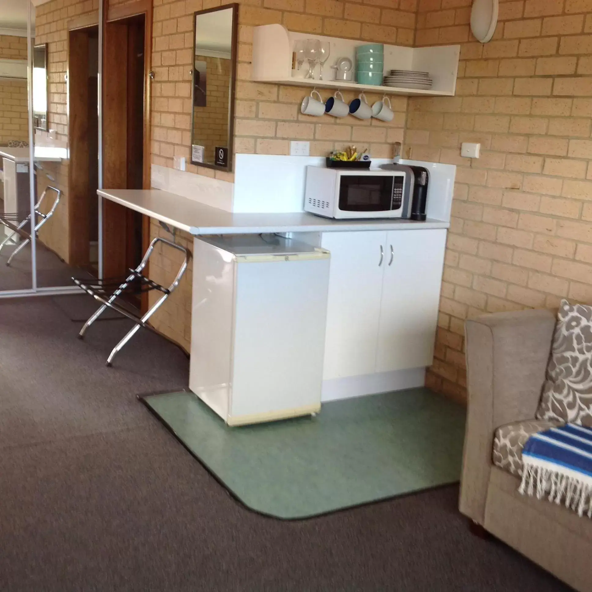 Kitchen or kitchenette, Kitchen/Kitchenette in Avlon Gardens Motel