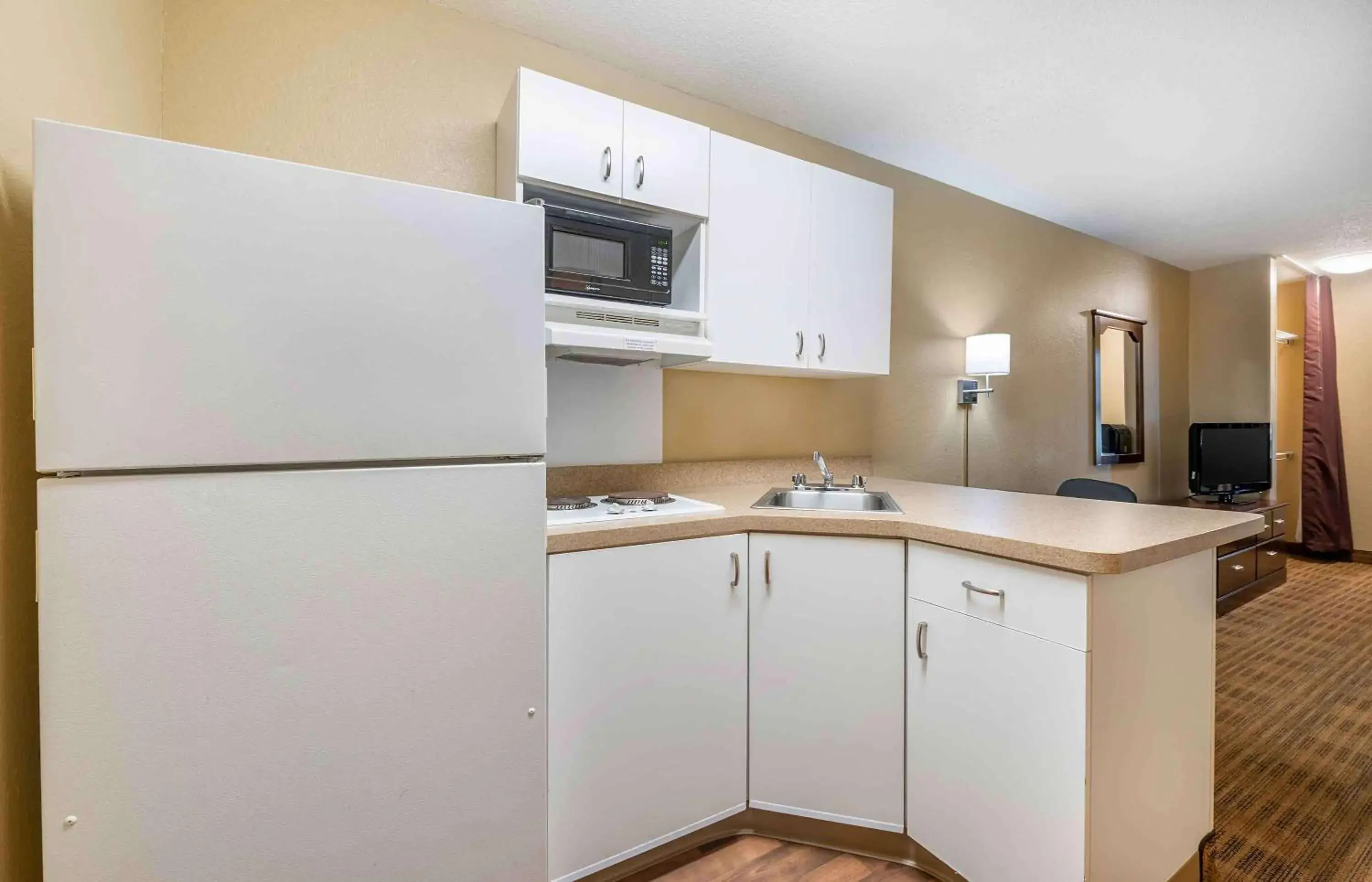 Bedroom, Kitchen/Kitchenette in Extended Stay America Suites - Indianapolis - Airport