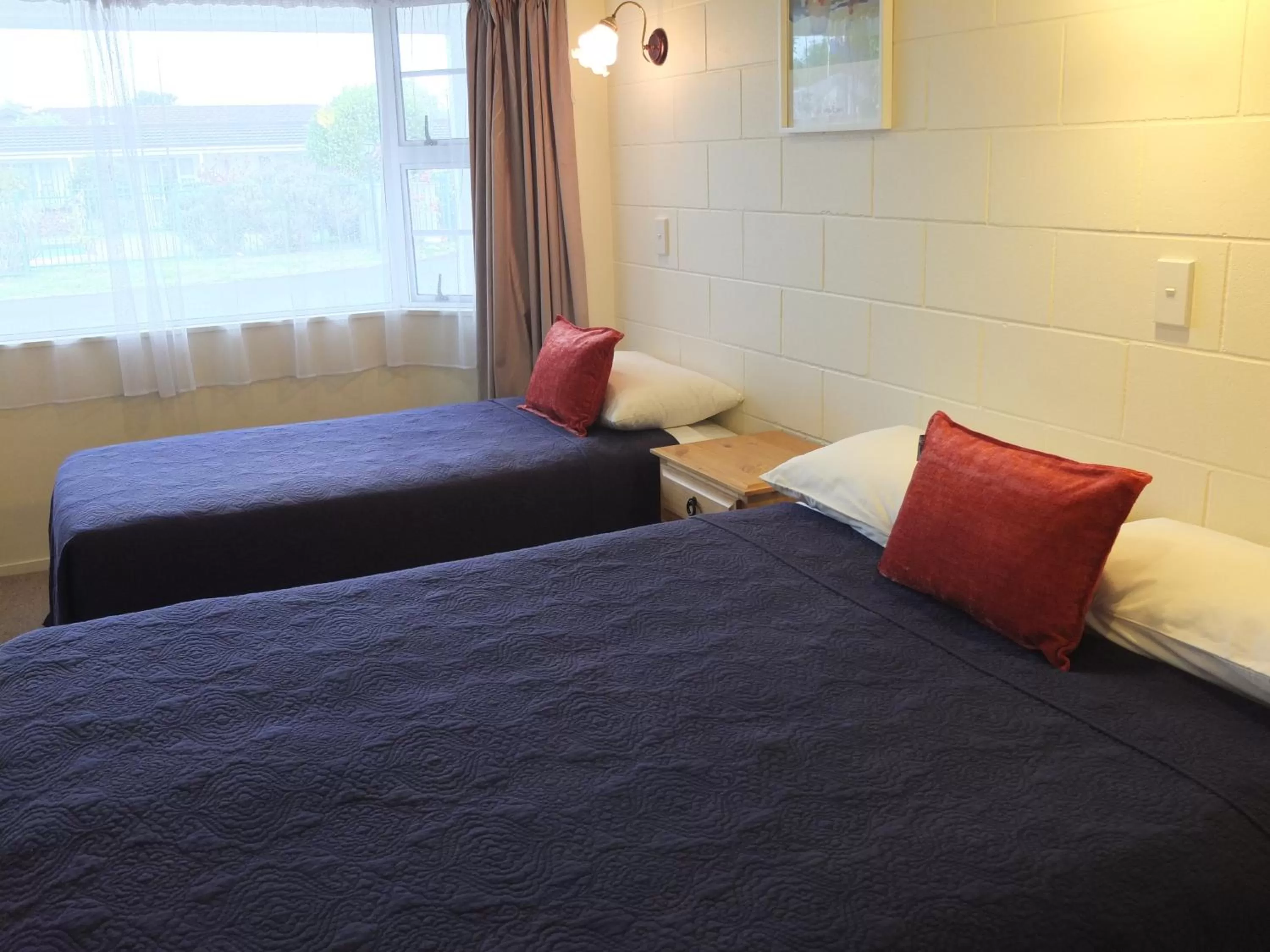 Colonial Court Motel