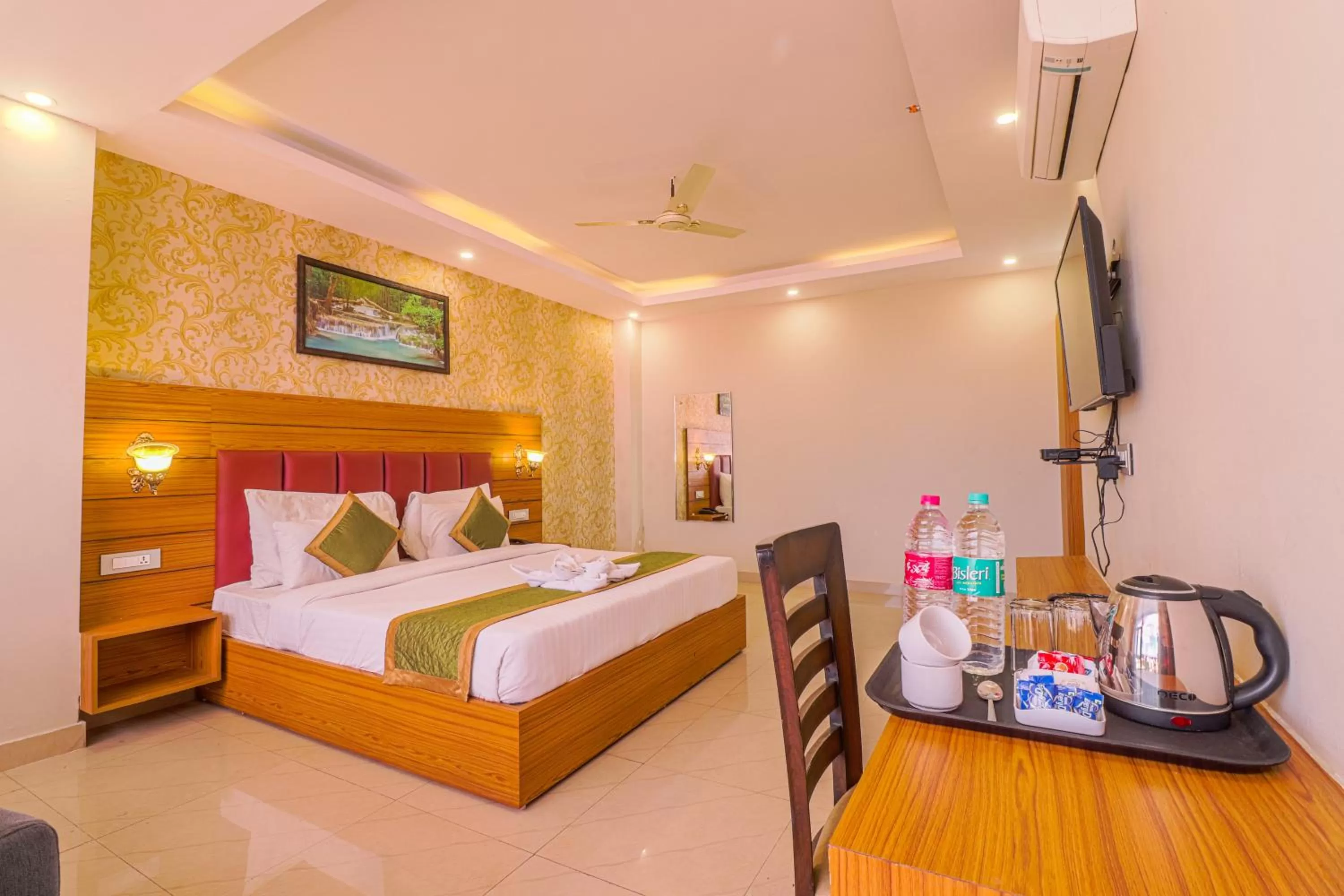 Bed in The Glory Hotel