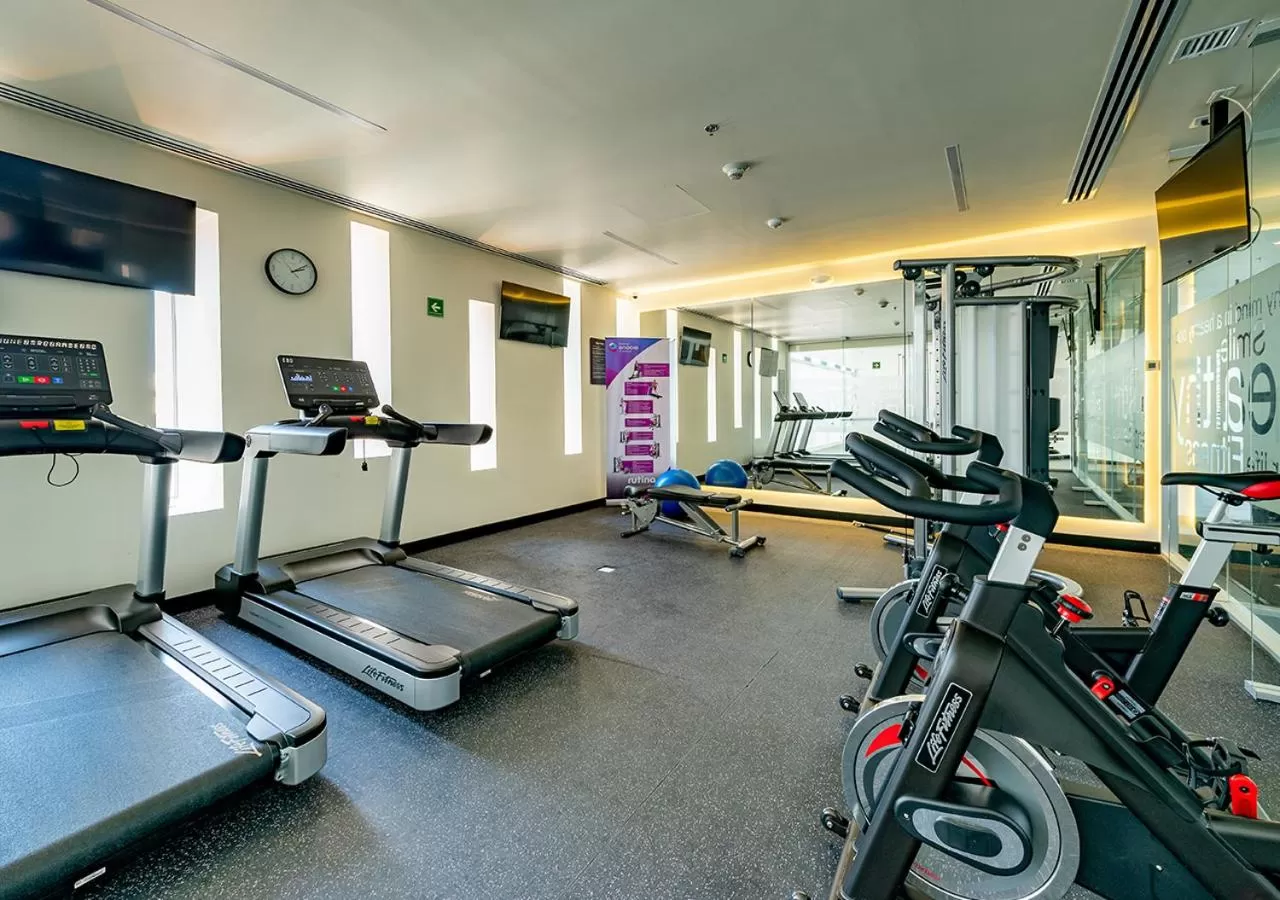 Fitness centre/facilities in Ramada Encore by Wyndham Guadalajara Aeropuerto