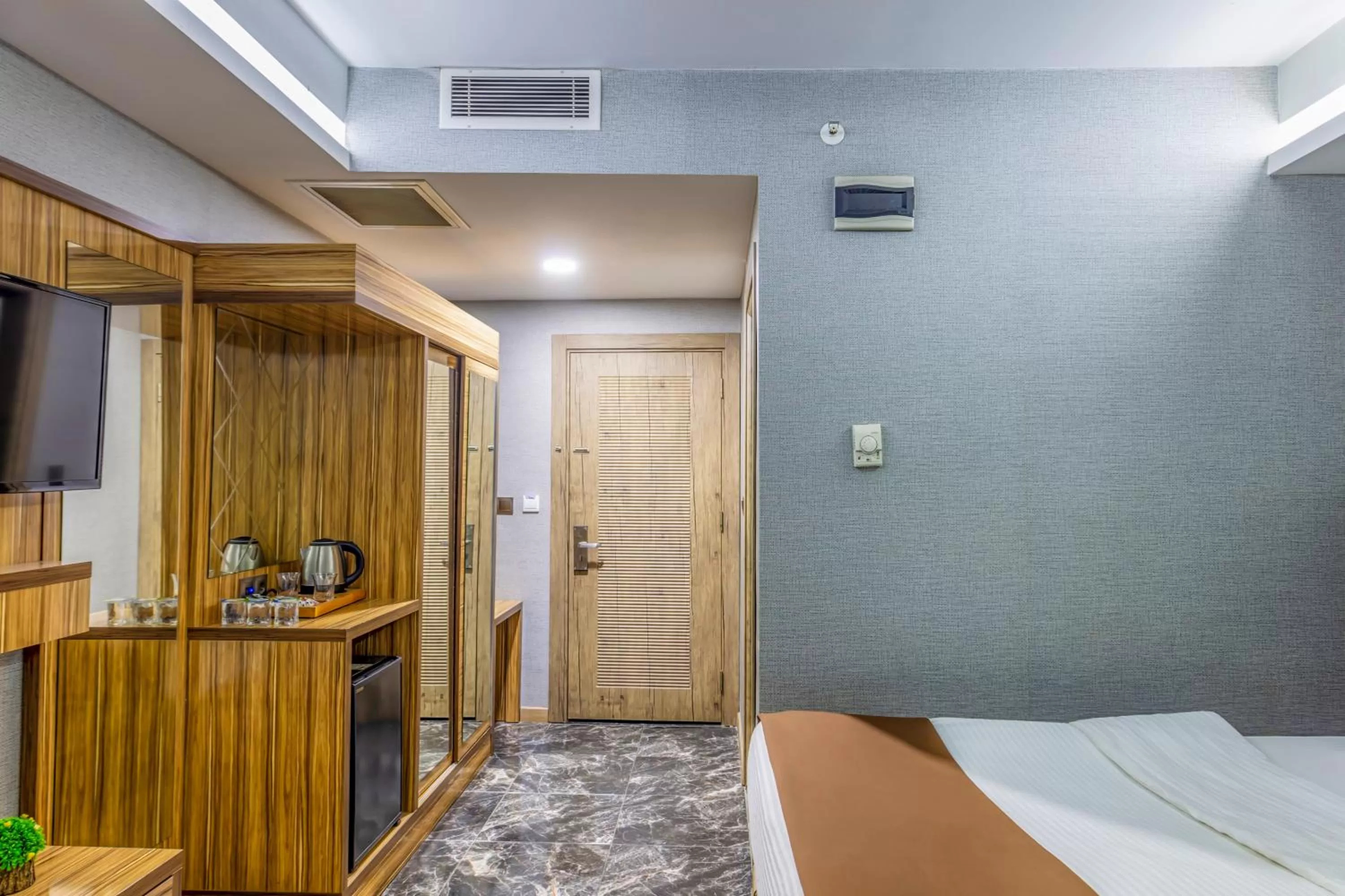 Coffee/tea facilities, Bed in Dem İstanbul Airport Hotel