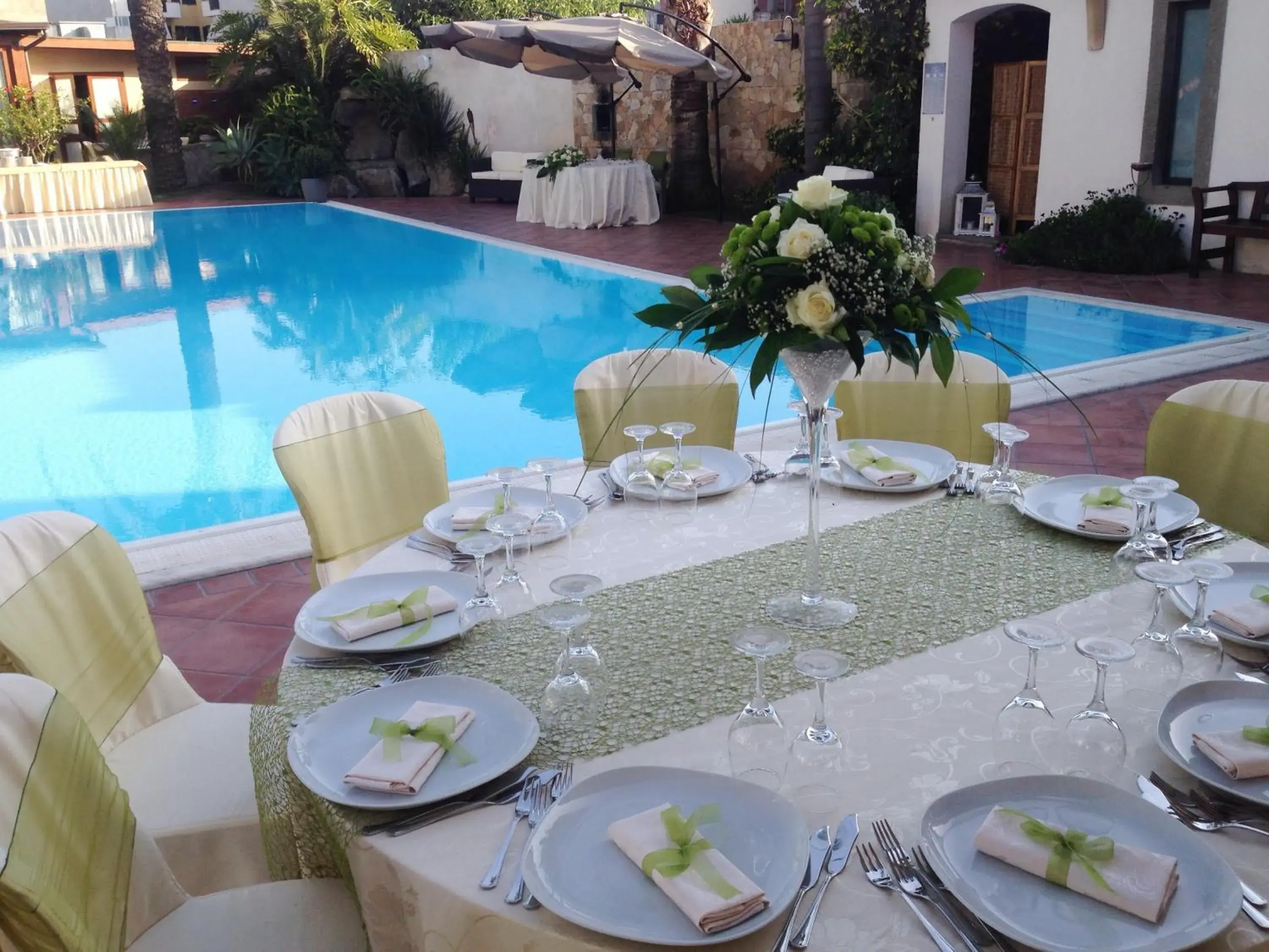 Banquet/Function facilities, Swimming Pool in Hotel Redebora