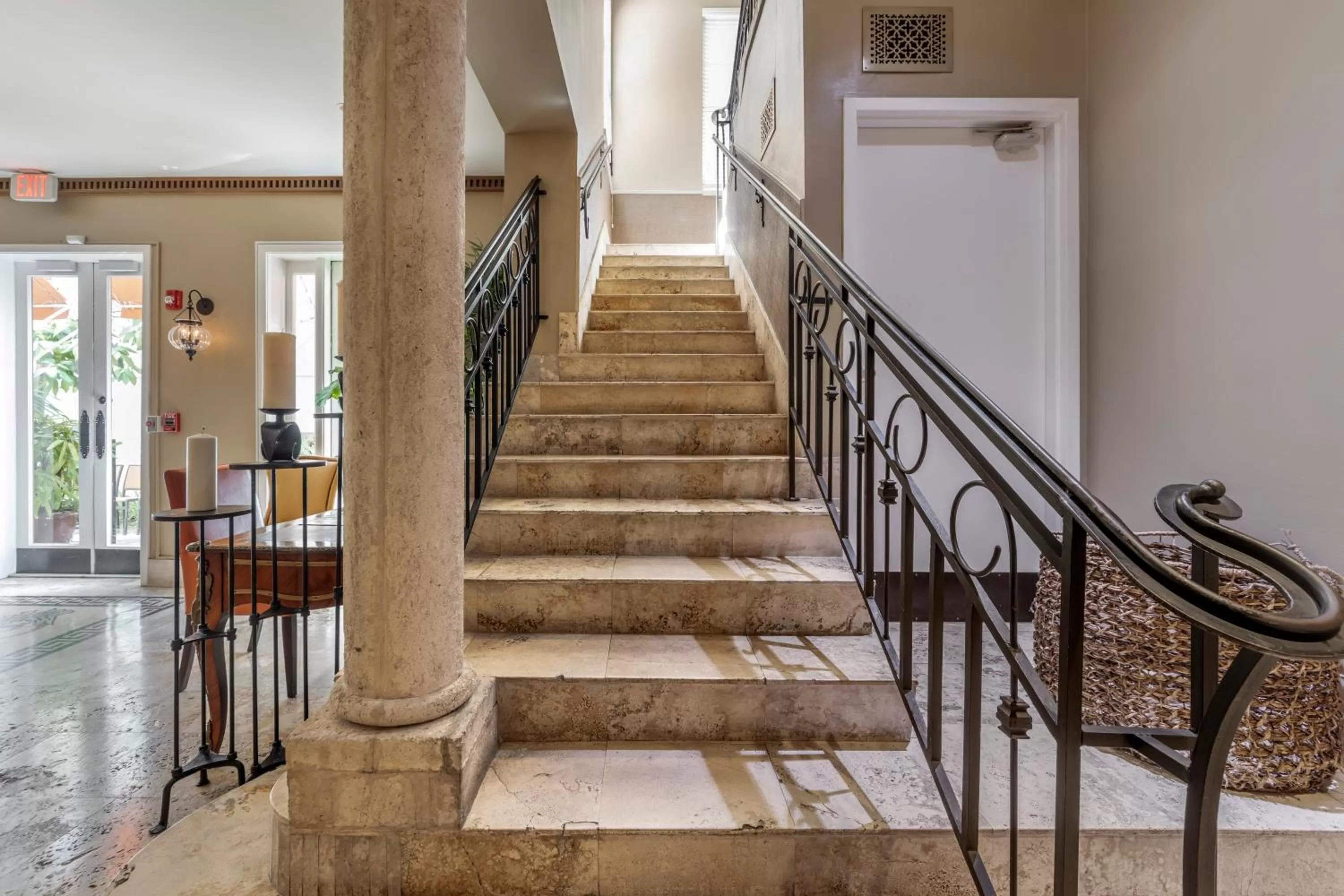 Lobby or reception in Hotel Impala by LuxUrban