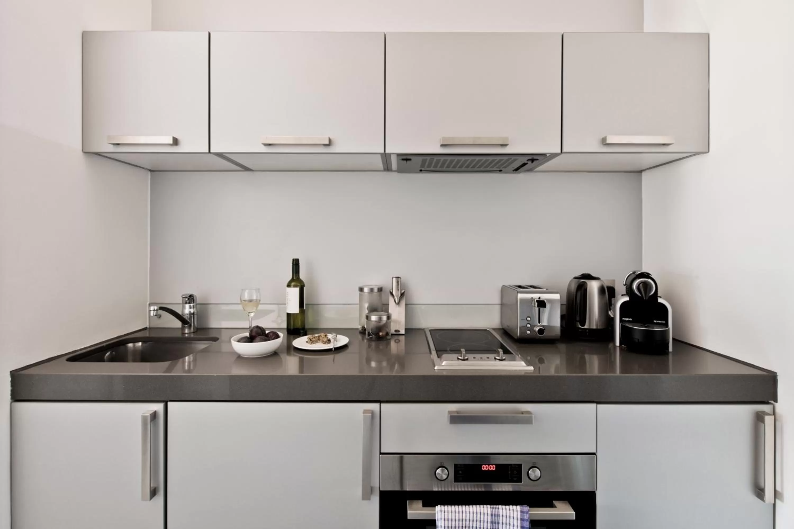 Kitchen or kitchenette in Templeton Place by Supercity Aparthotels