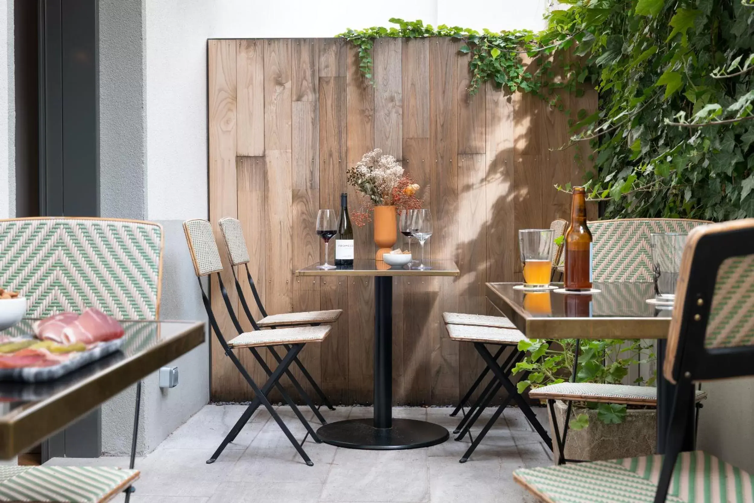 Patio, Seating Area in Hébé Hotel