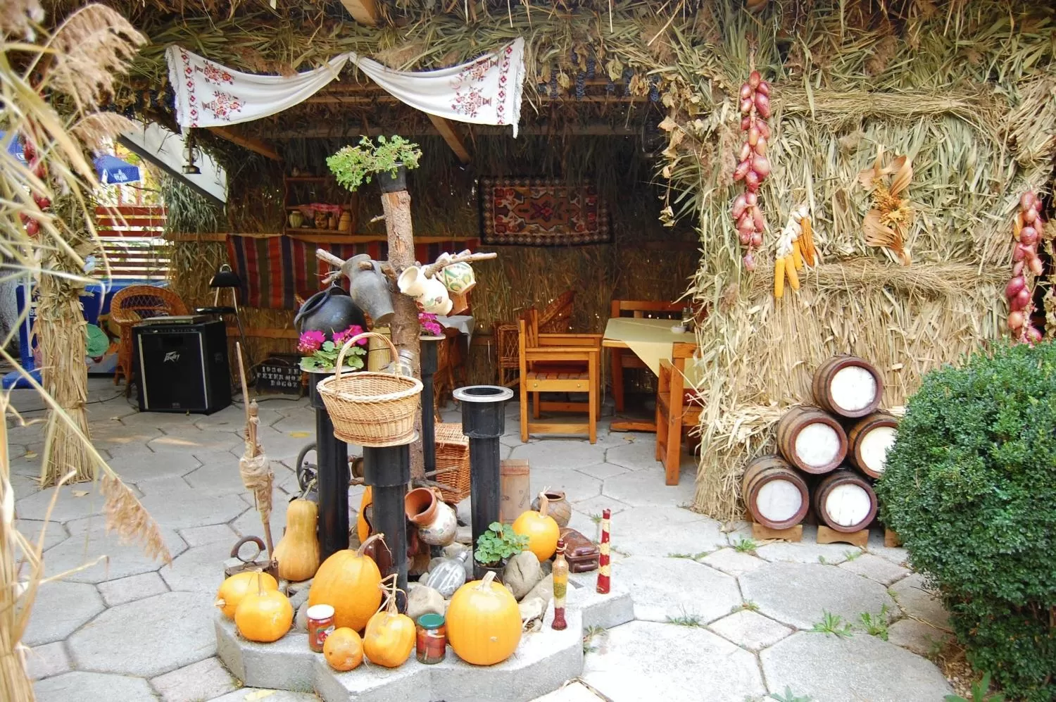 Restaurant/places to eat in Hotel Maria