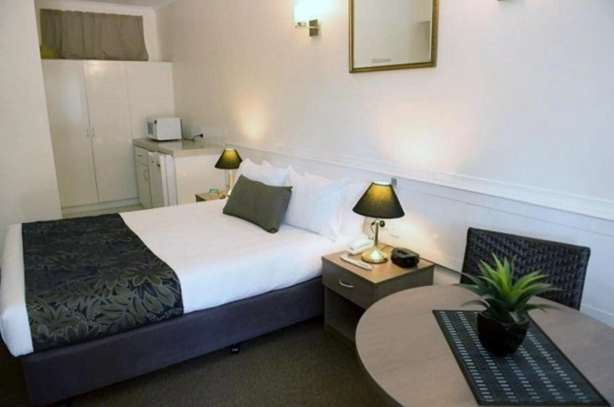 Bedroom in Garden City Motor Inn