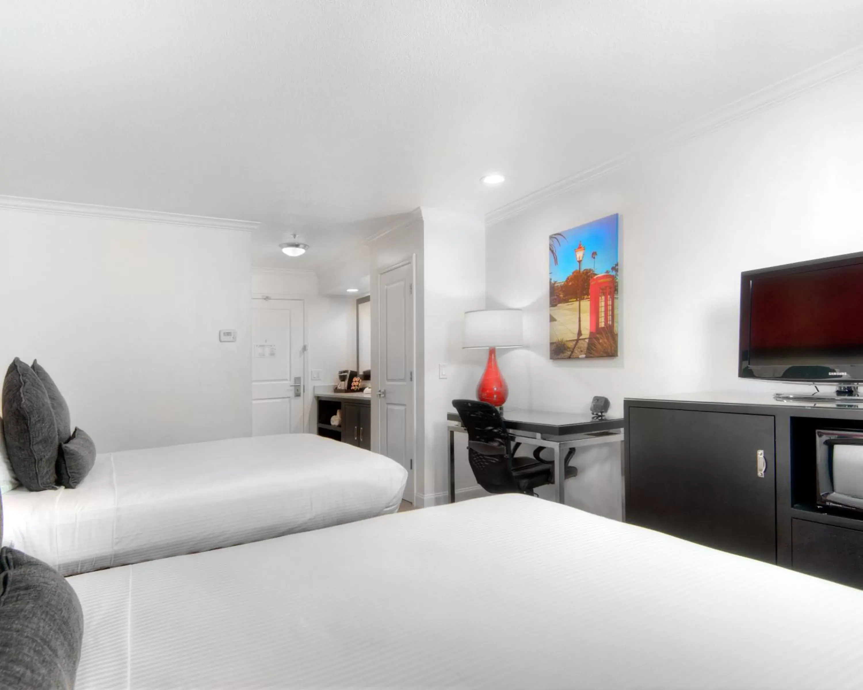 Queen Room with Two Queen Beds in Aggie Inn, Ascend Hotel Collection