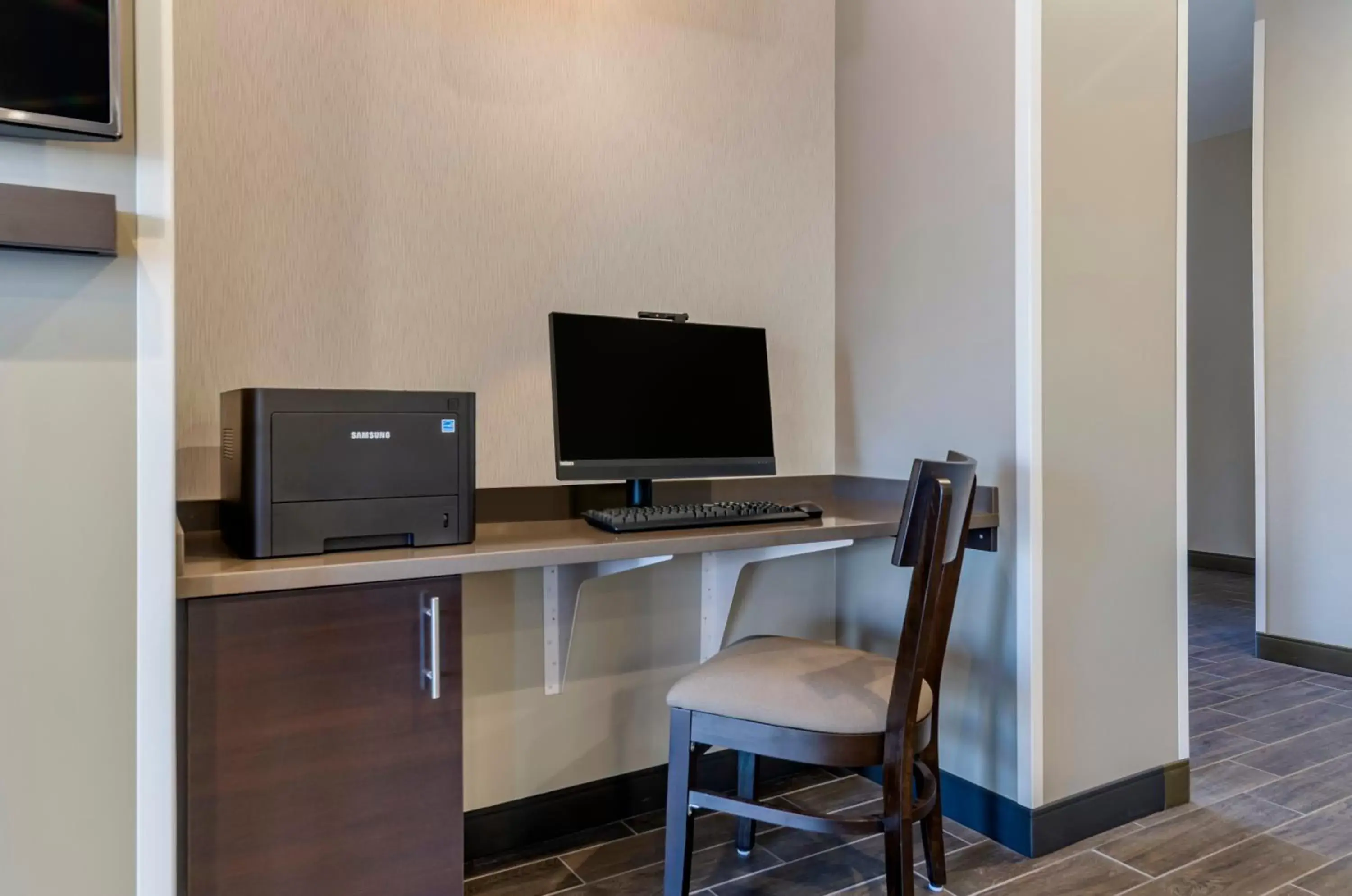 Business facilities, TV/Entertainment Center in MainStay Suites Great Falls Airport