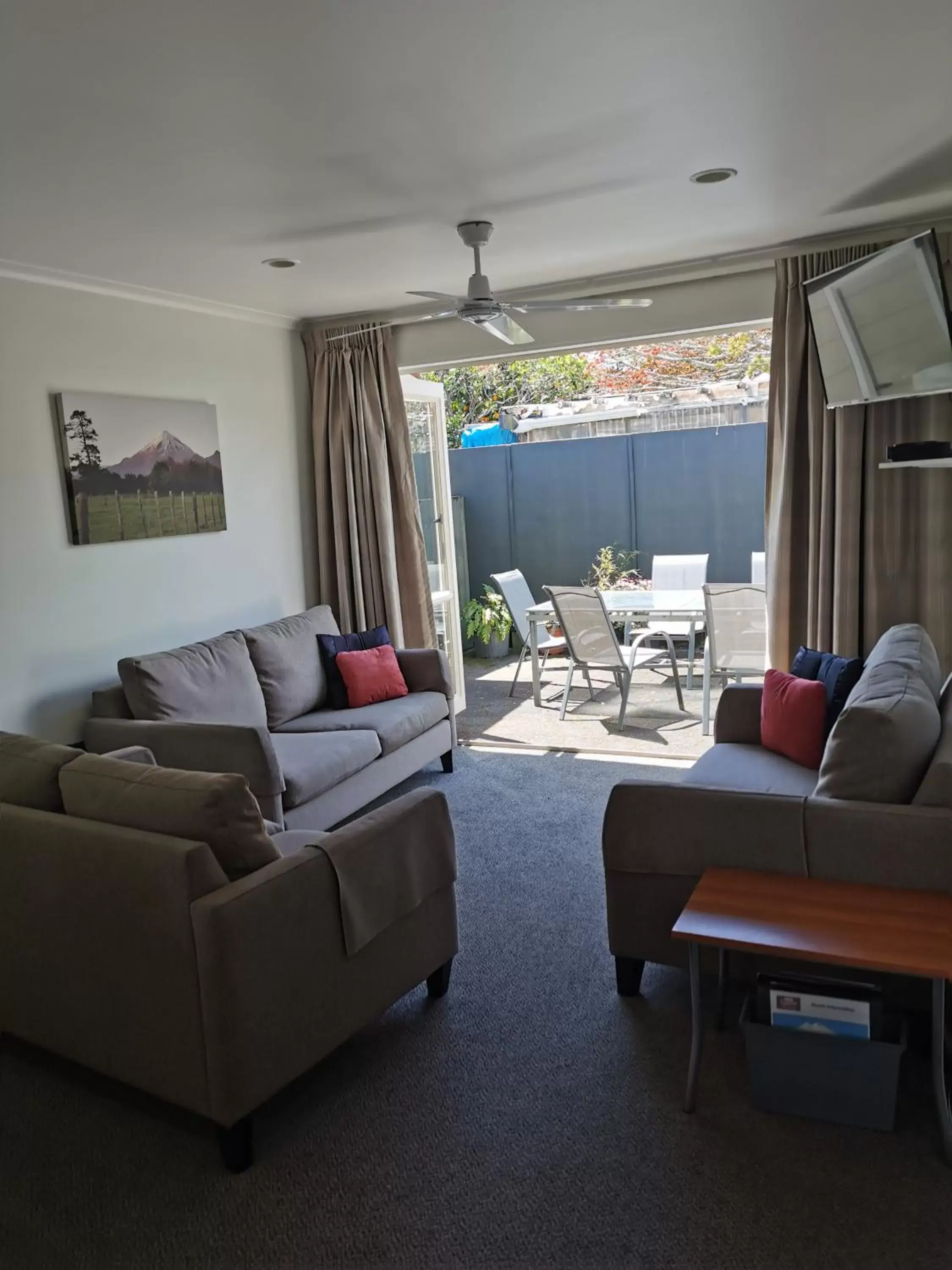 Seating Area in Bks Egmont Motor Lodge