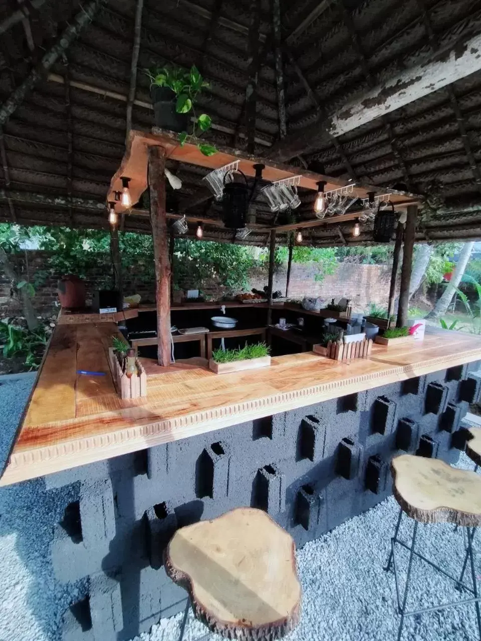 Restaurant/places to eat in Satta Beach Residence Restaurant/places to eat in Satta Beach Residence