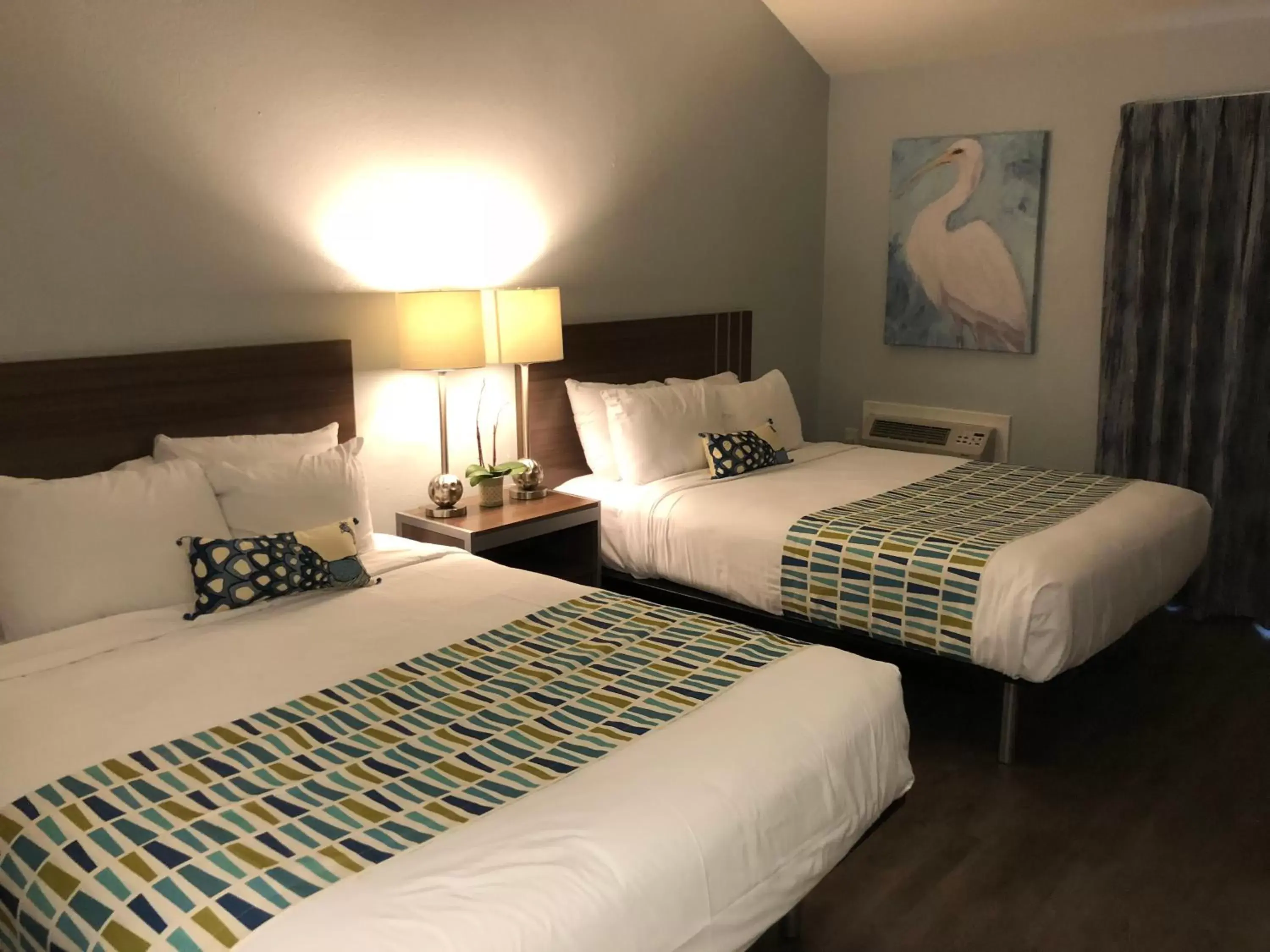 Photo of the whole room, Bed in Sand Dollar Inn