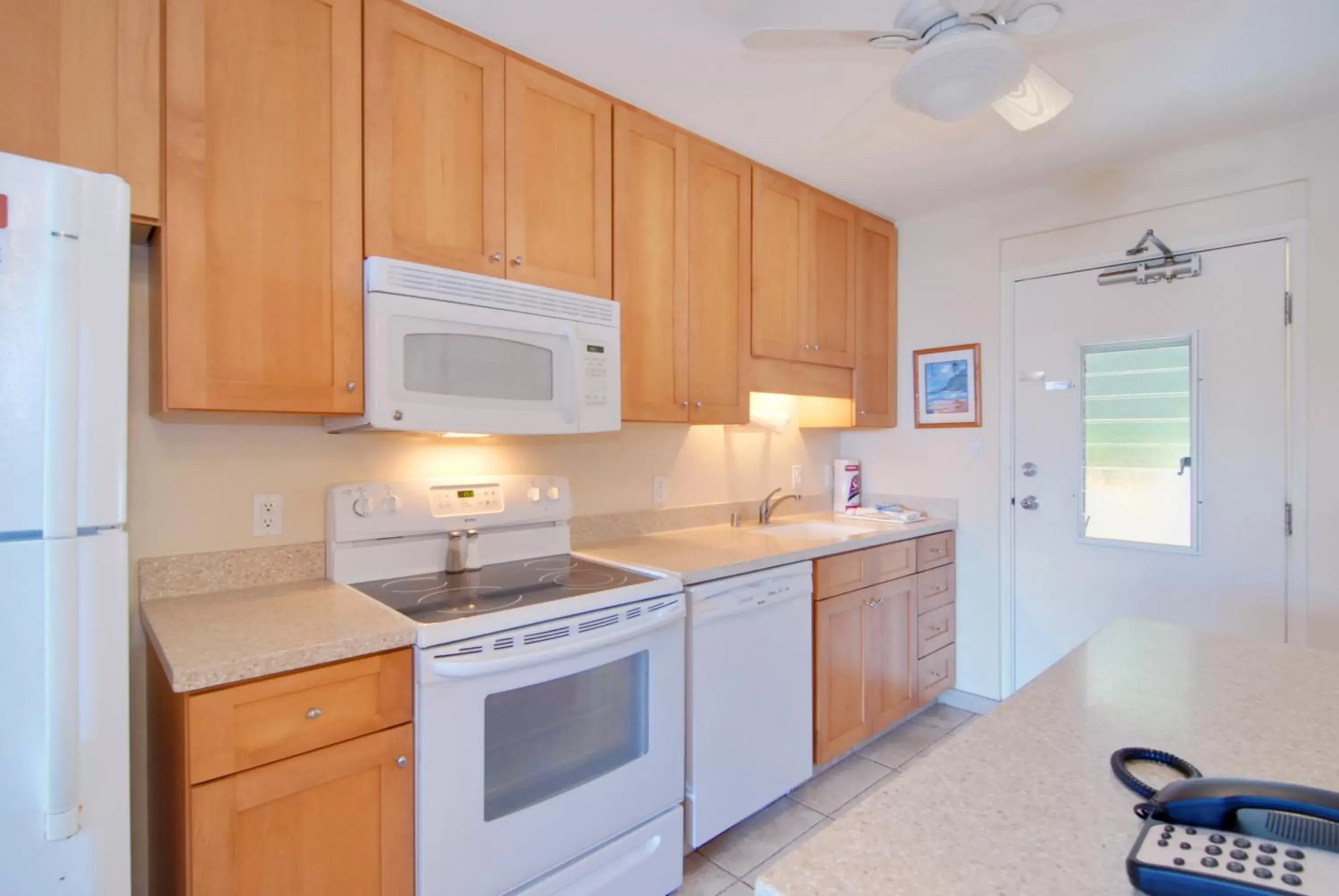 Kitchen or kitchenette, Kitchen/Kitchenette in Napili Sunset Beach Front Resort