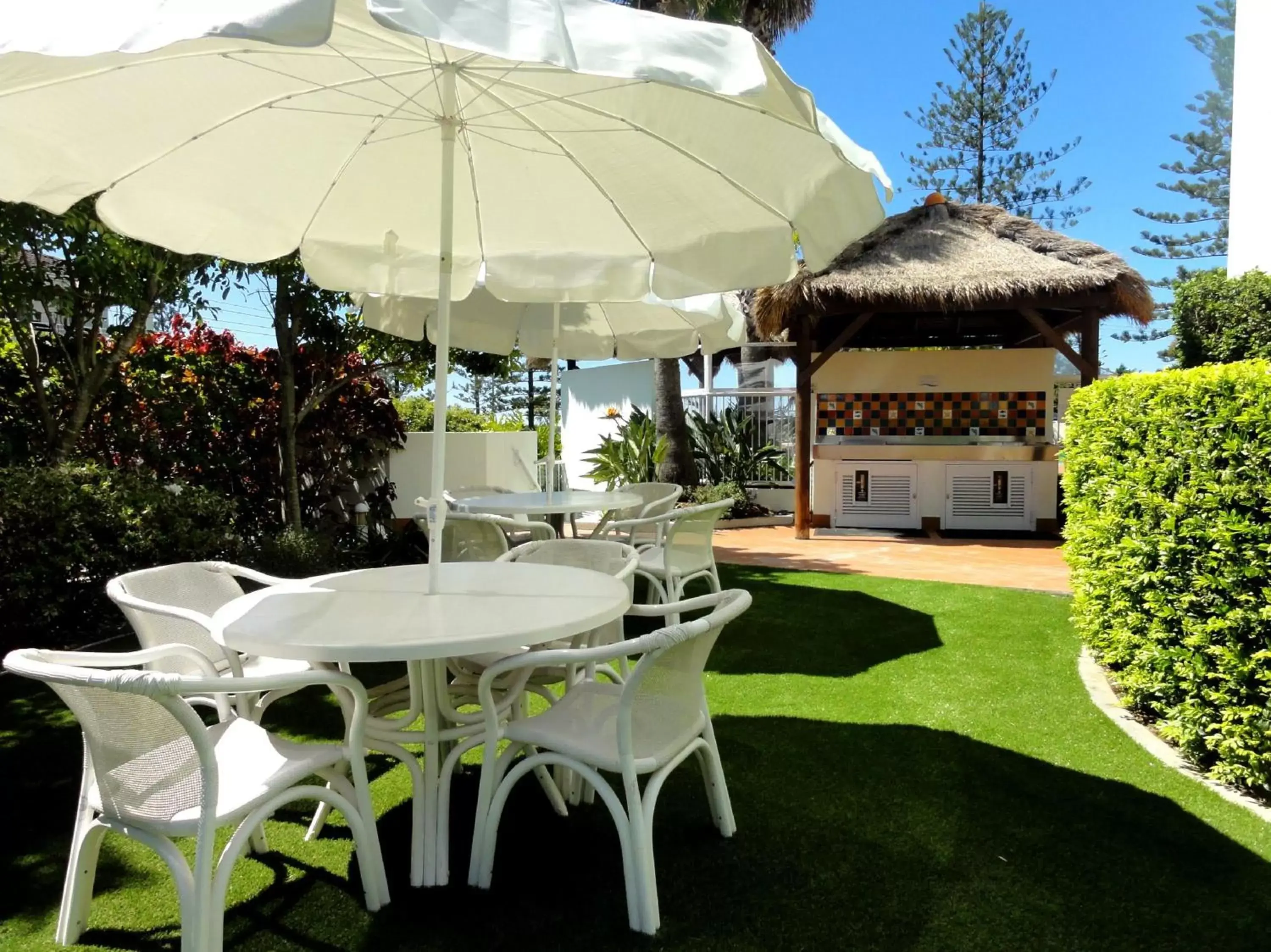 BBQ facilities, Garden in Crystal Bay On The Broadwater