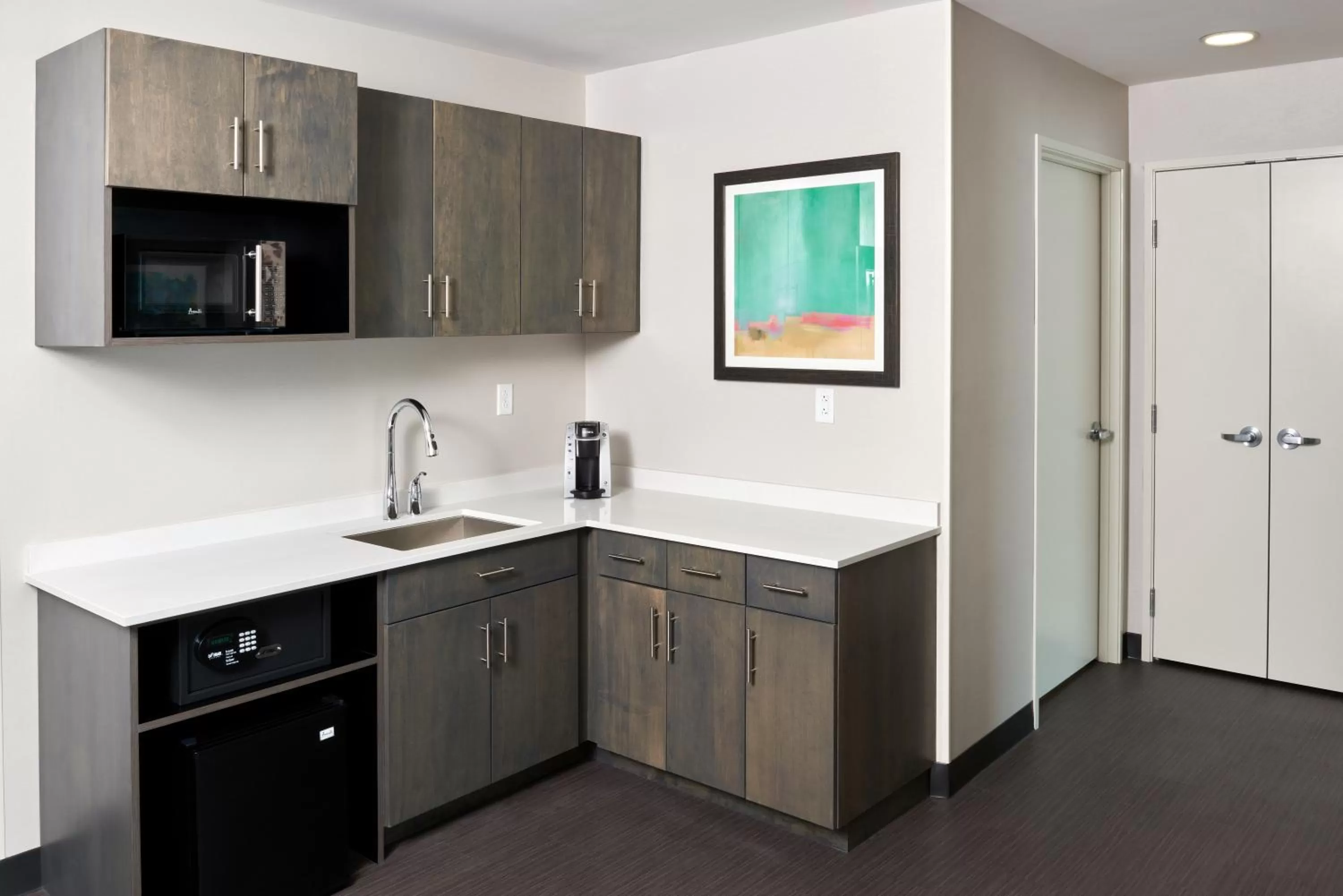 Photo of the whole room in Holiday Inn & Suites Philadelphia W - Drexel Hill by IHG