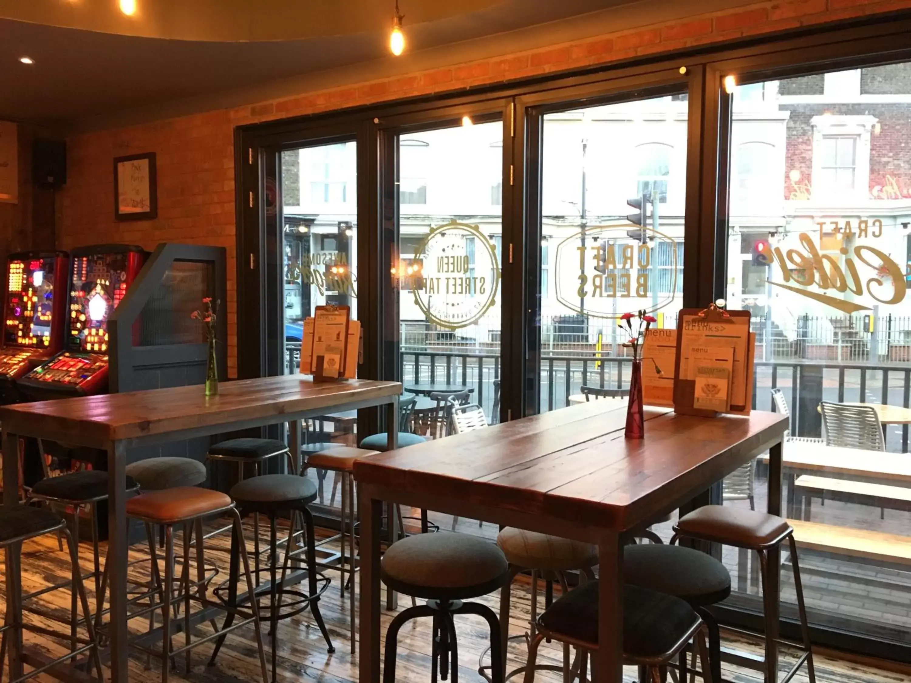 Restaurant/places to eat in Queen Street Tap