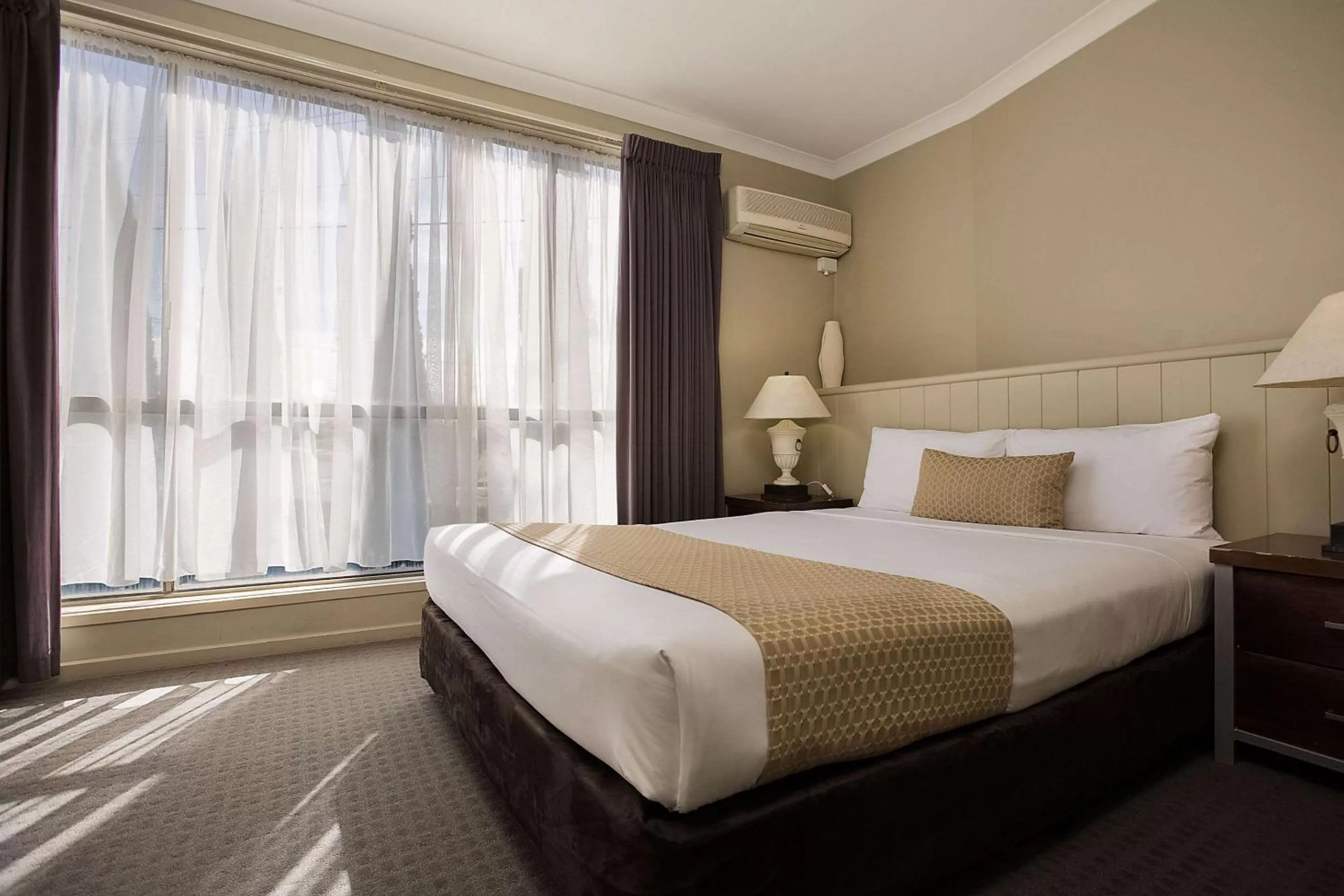 Photo of the whole room, Bed in Comfort Inn On Raglan