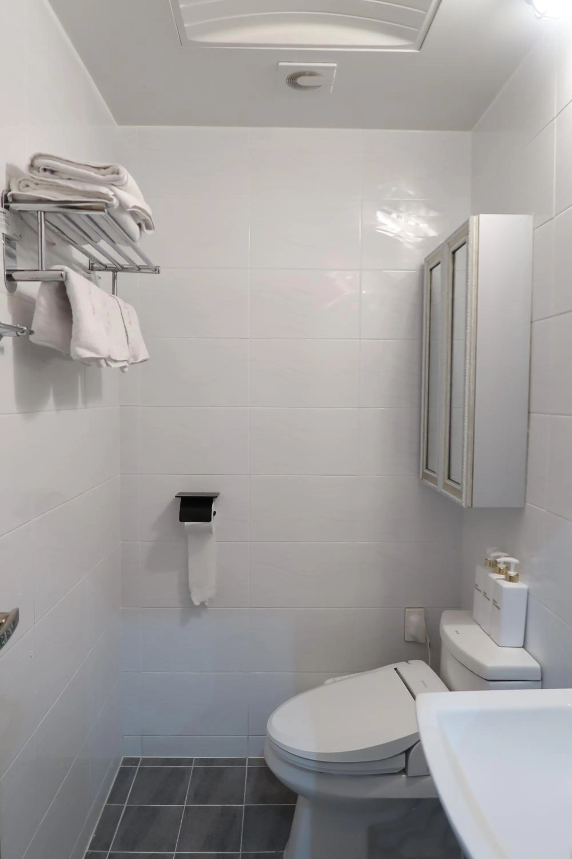 Shower in Andong Poong-gyung HOSTEL n LIBRARY