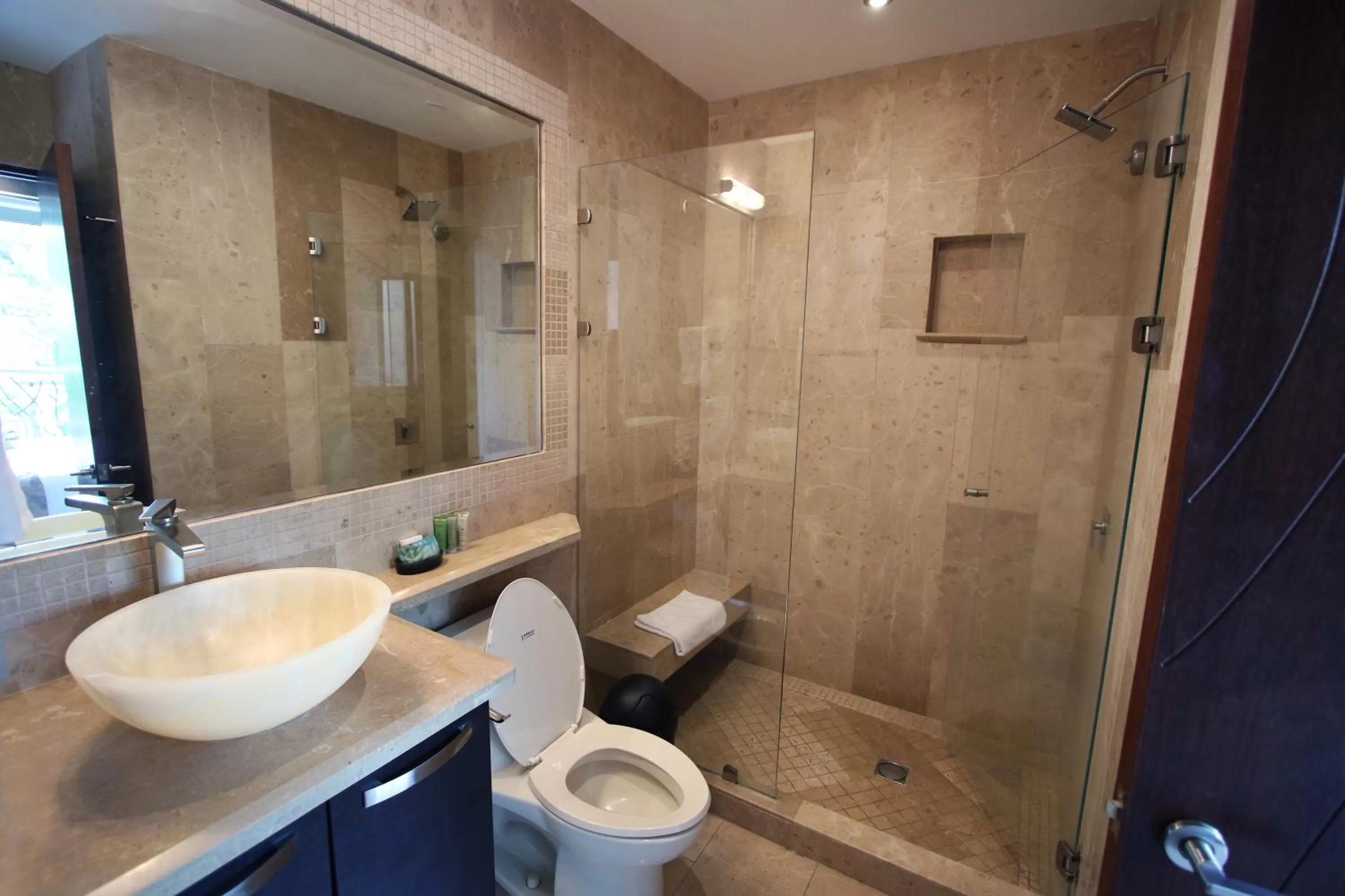 Toilet in Oceano Boutique Hotel & Bistró