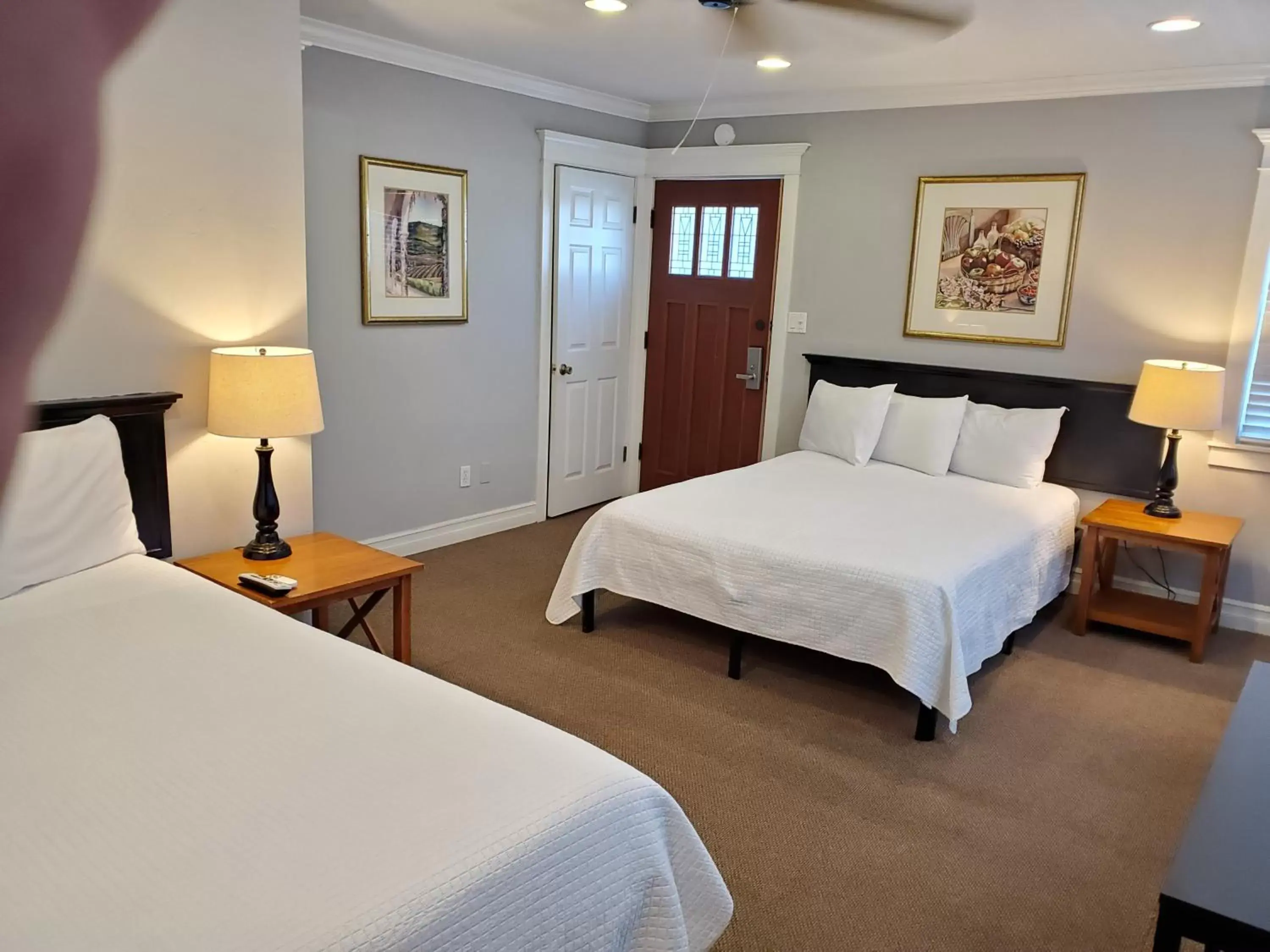 Bed in Coronado Island Inn
