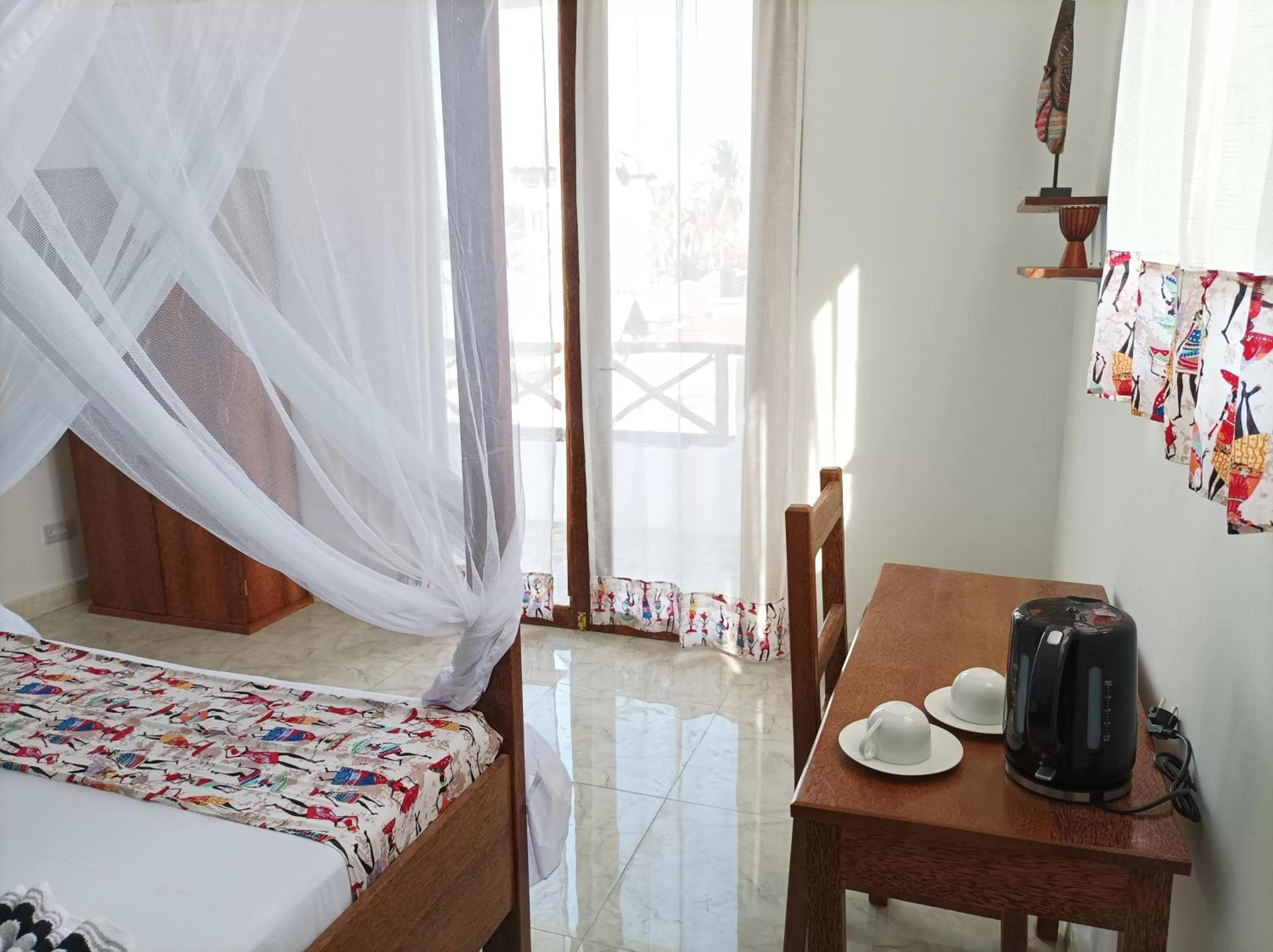 Photo of the whole room, Bed in Zanzicrown