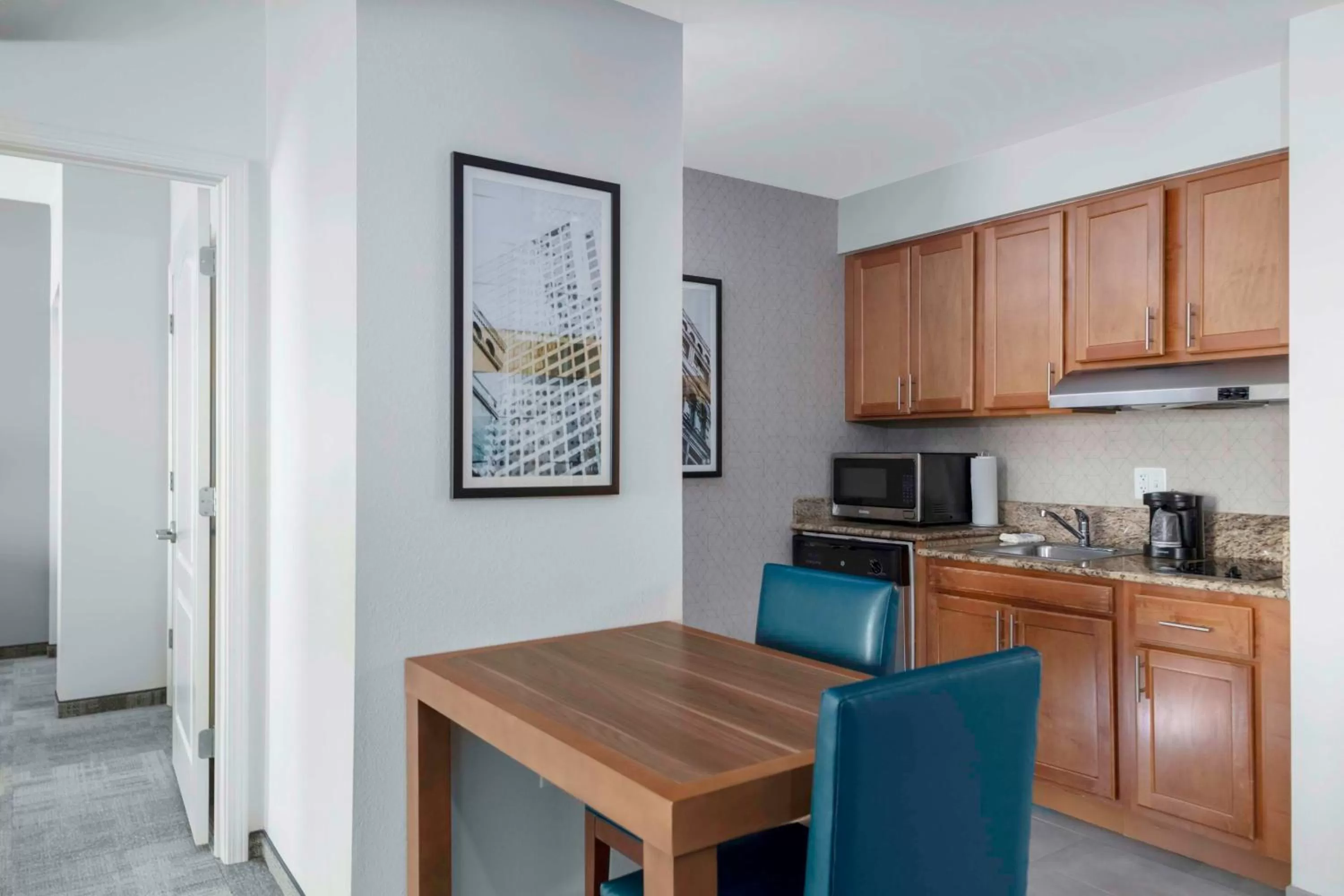 Kitchen or kitchenette in Homewood Suites by Hilton St. Louis - Galleria