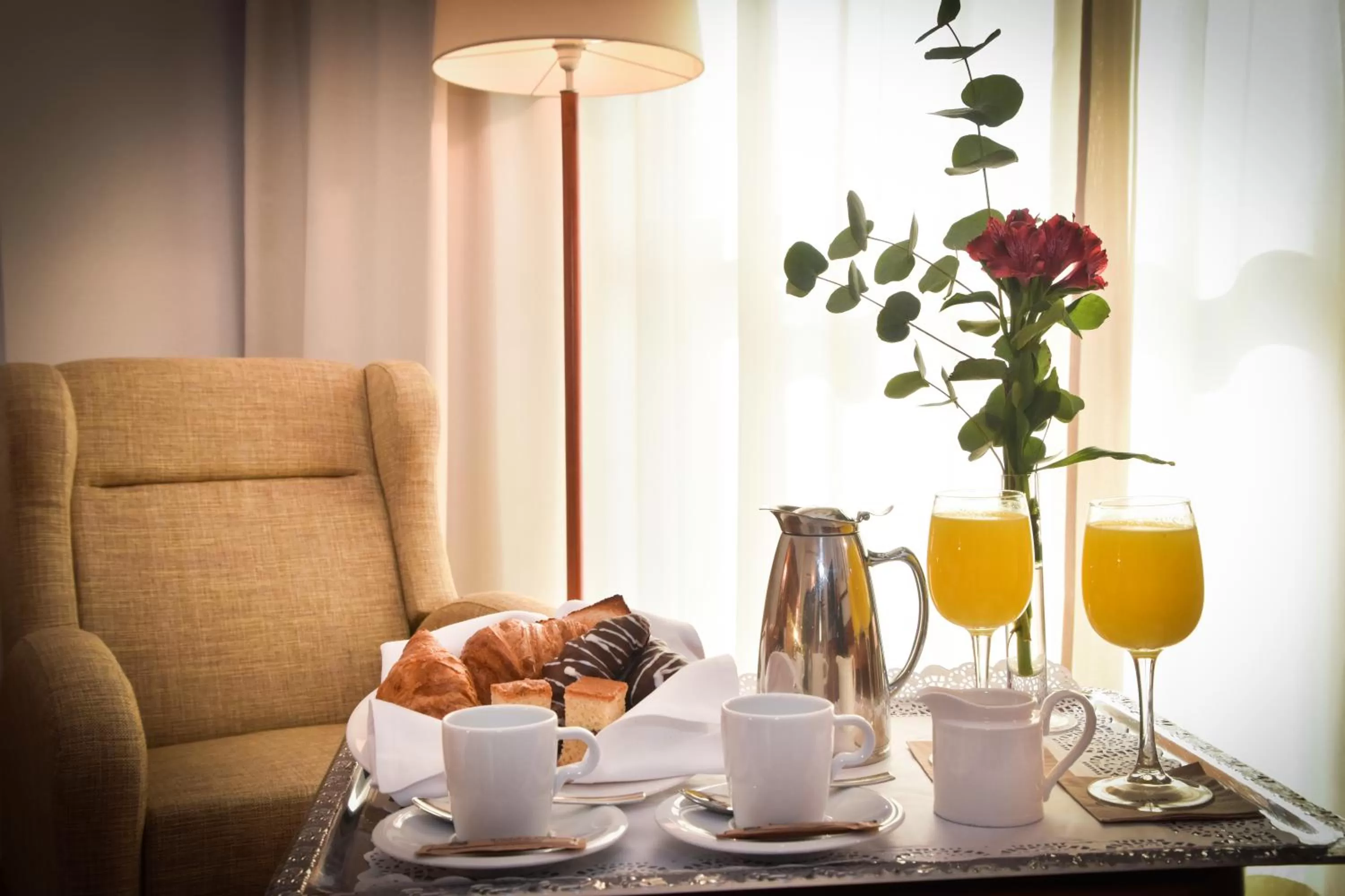 Photo of the whole room in Senator Parque Central