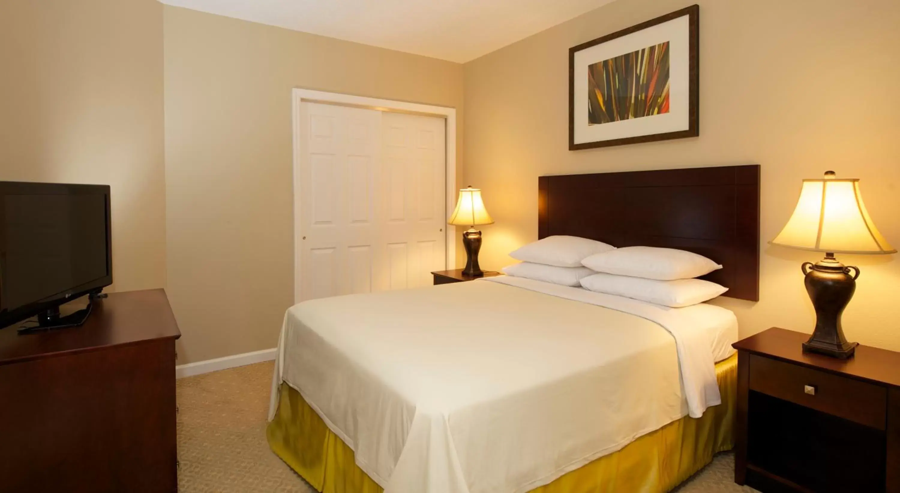 Bed in WorldQuest Orlando Resort