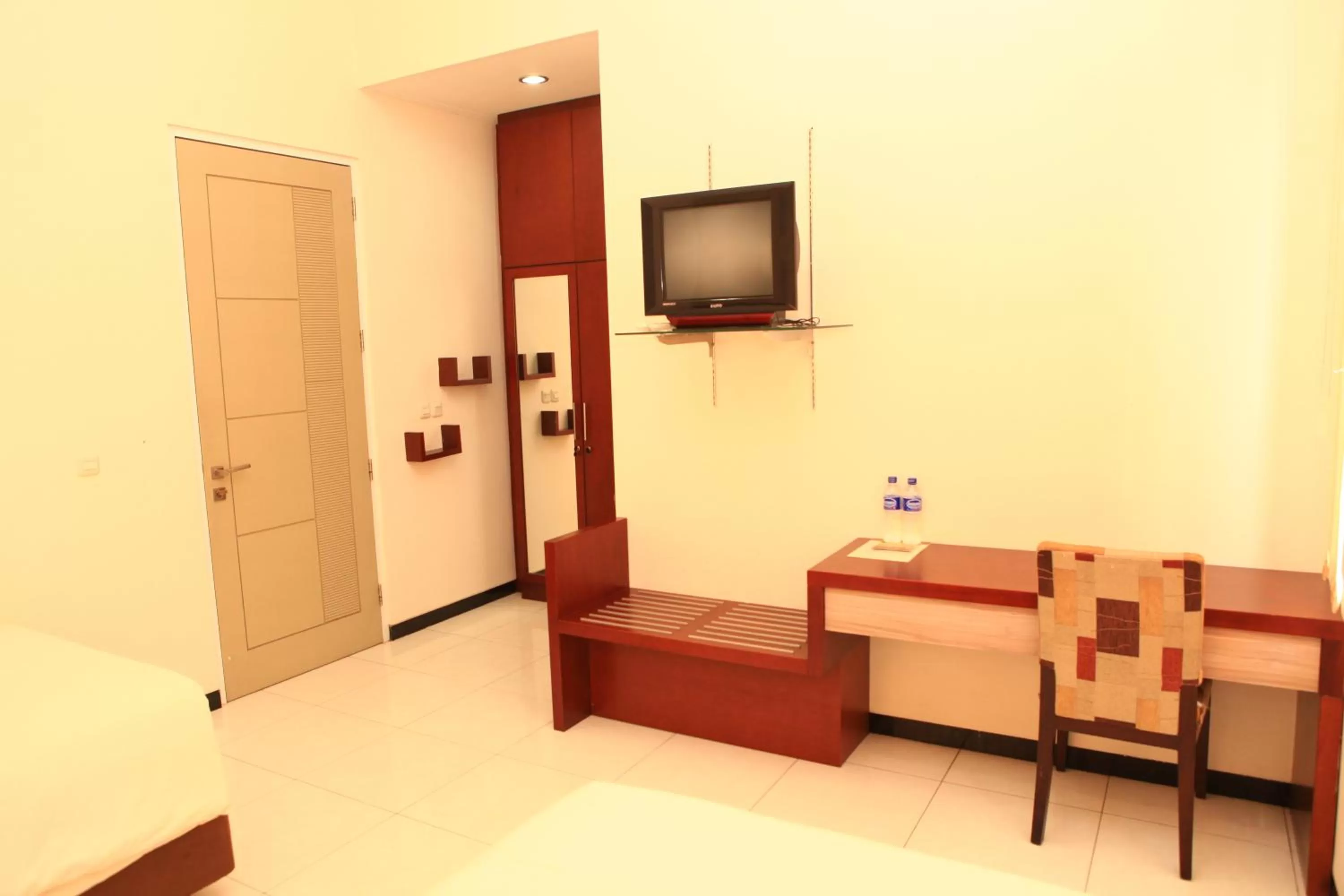 TV and multimedia, TV/Entertainment Center in Arya Graha Semarang