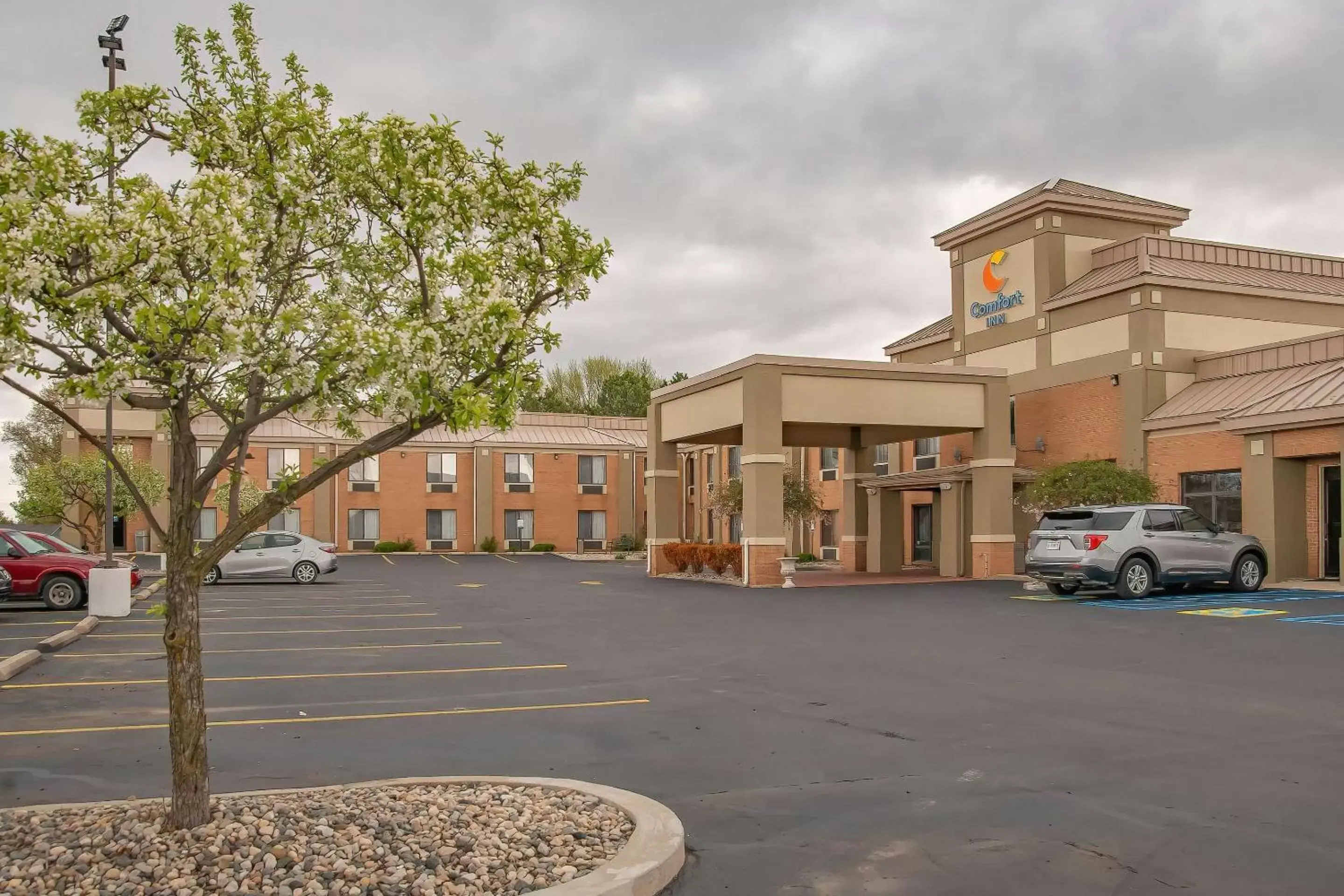 Property Building in Comfort Inn Huntington Near University