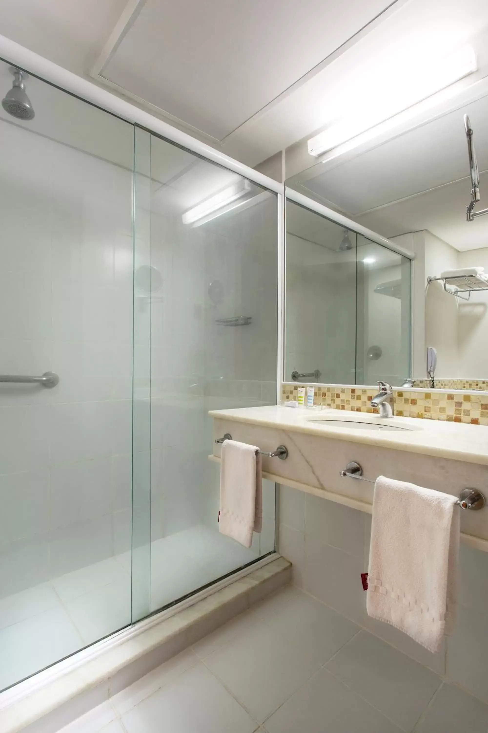 Bathroom in Mercure Salvador Rio Vermelho