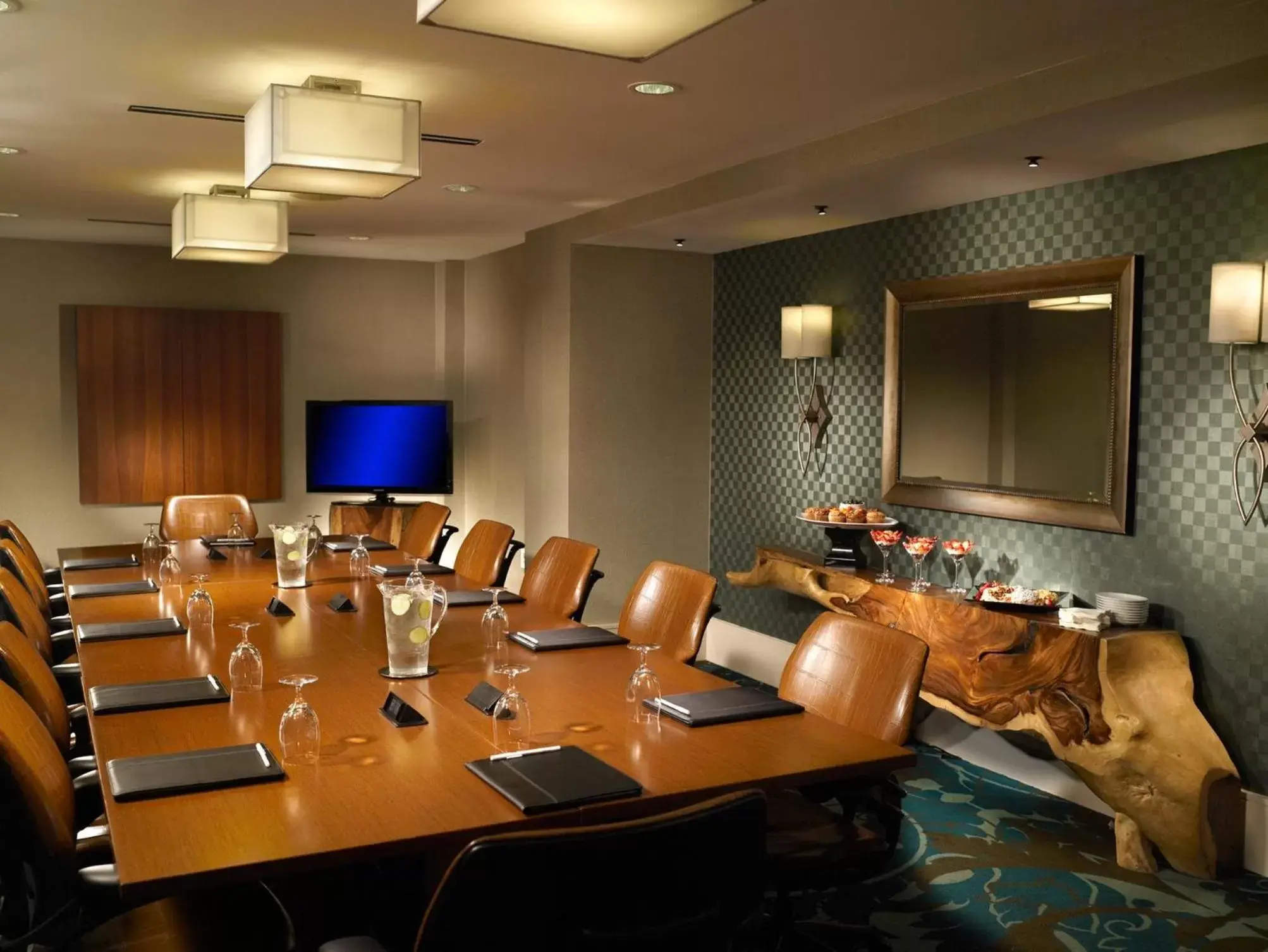 Meeting/conference room in Crowne Plaza Charleston, an IHG Hotel