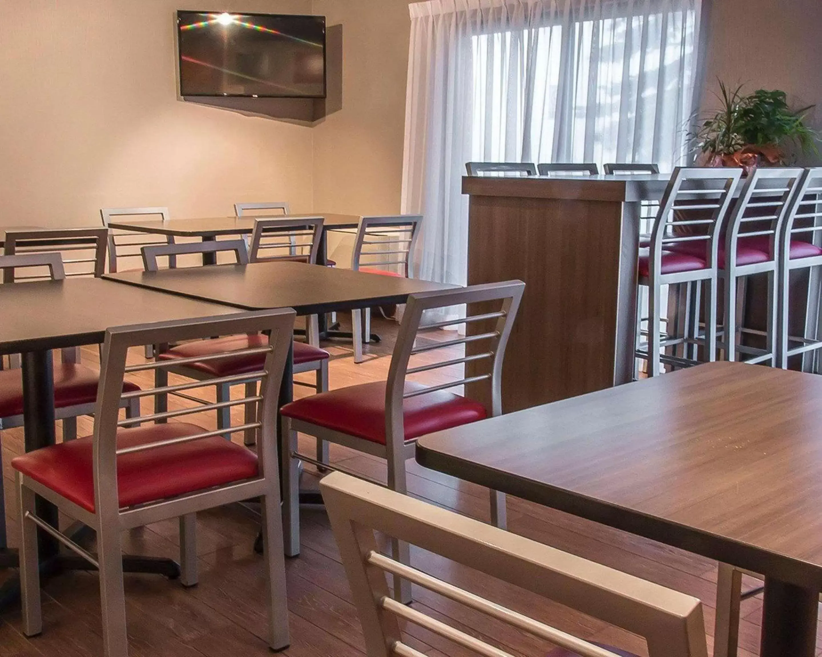 Restaurant/Places to Eat in Comfort Inn