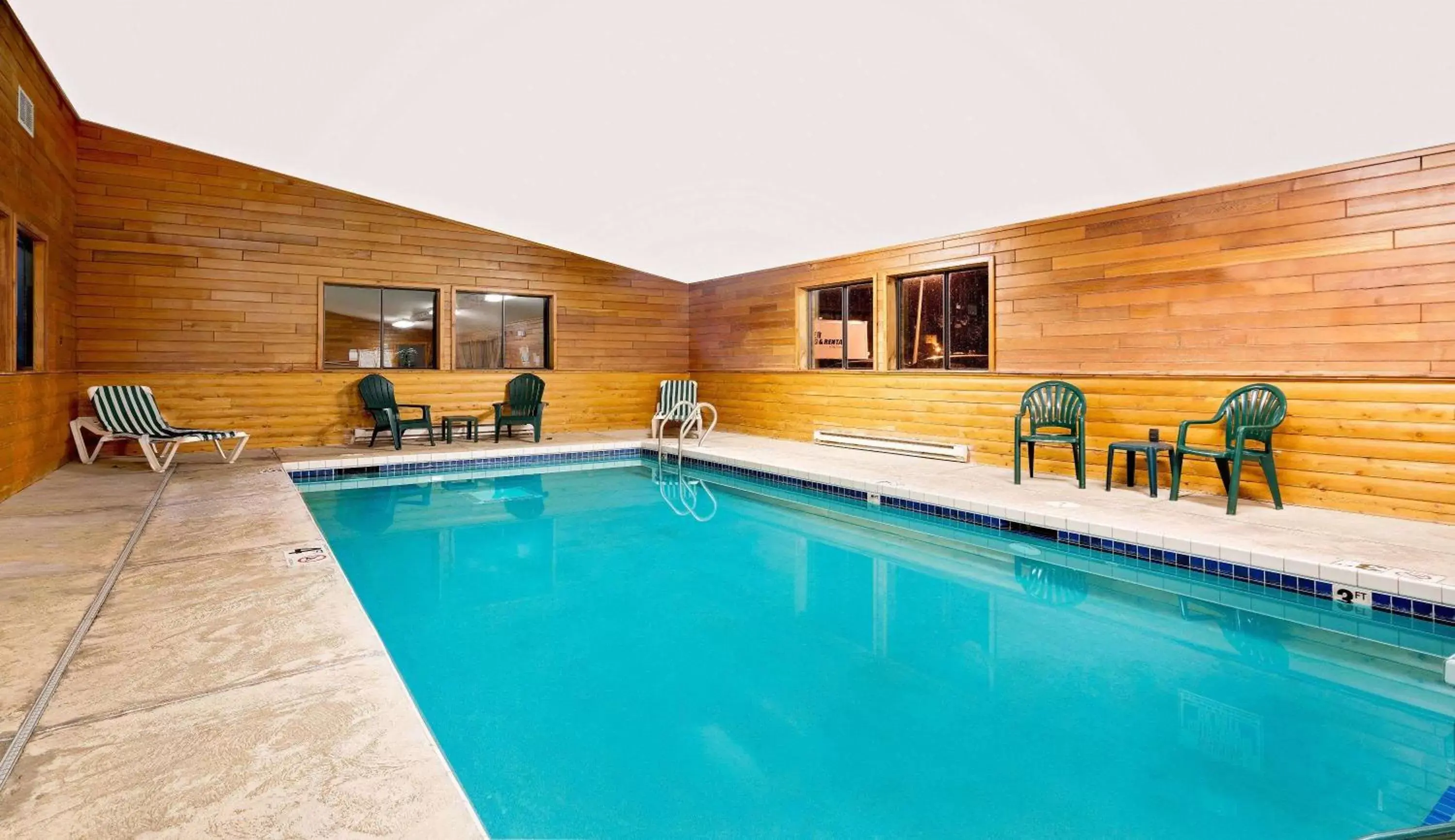 Pool view, Swimming Pool in Super 8 by Wyndham Ashland