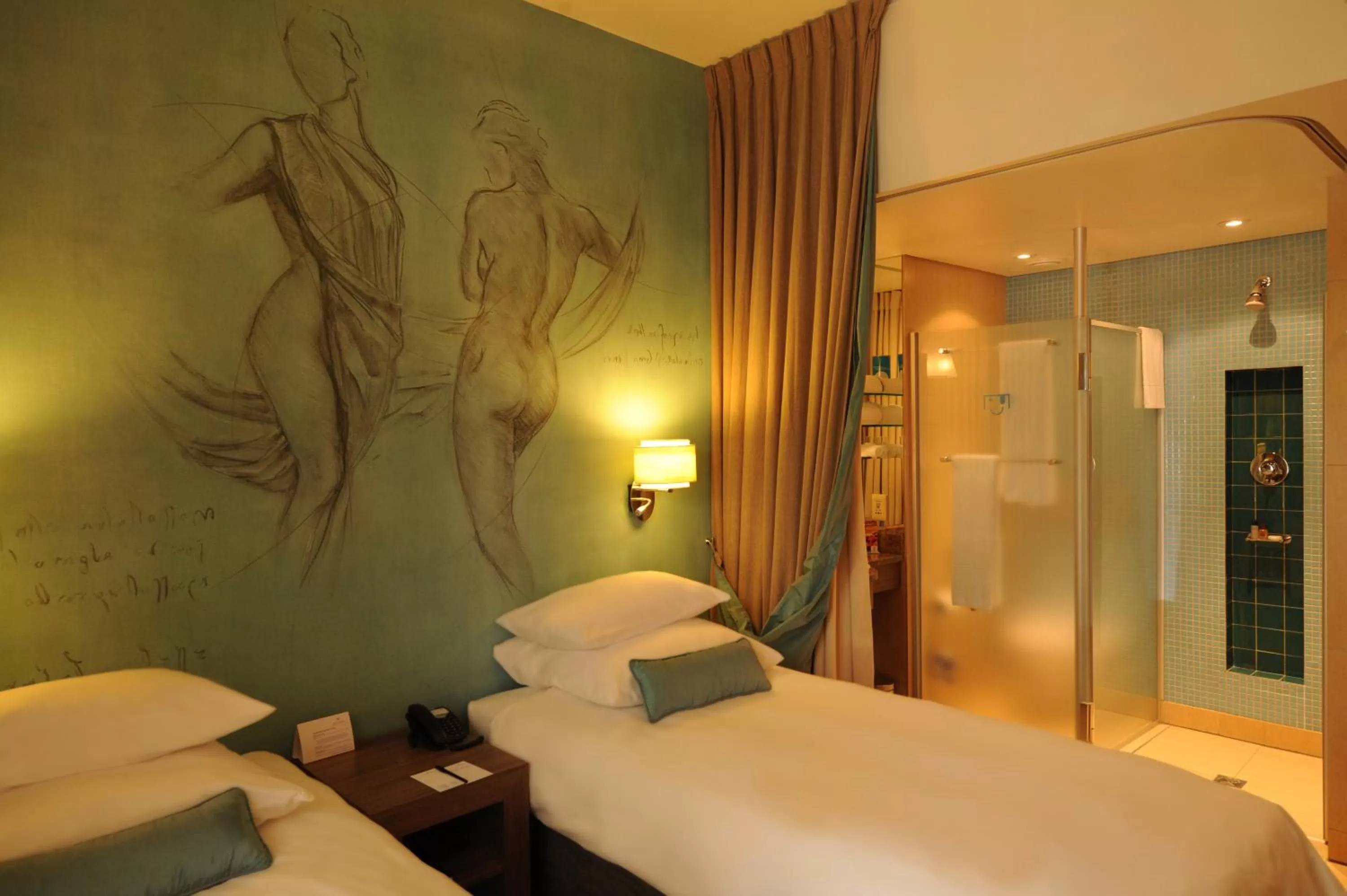 Bed in Metcourt at Emperors Palace