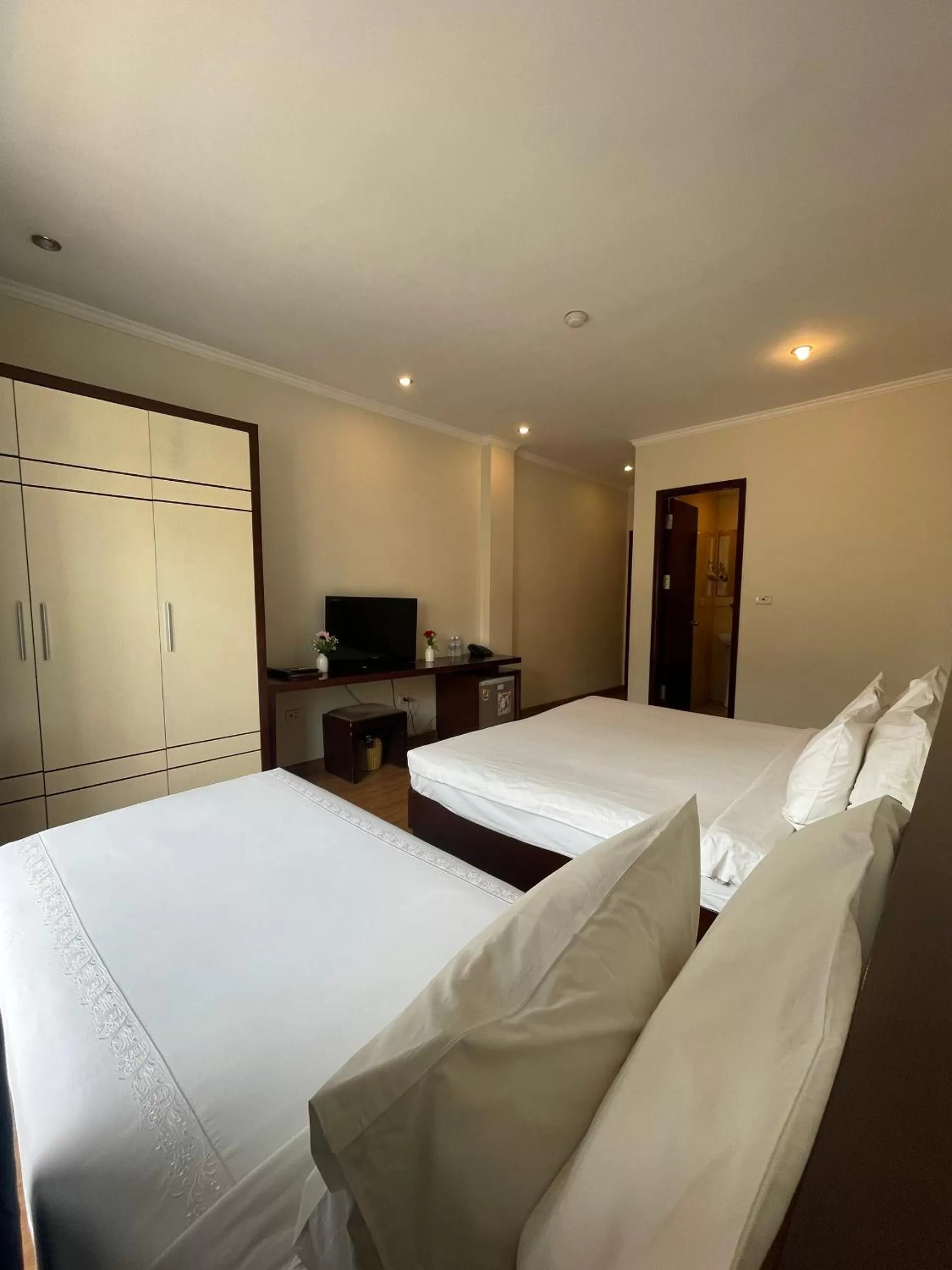 Property building in Rising Dragon Hotel