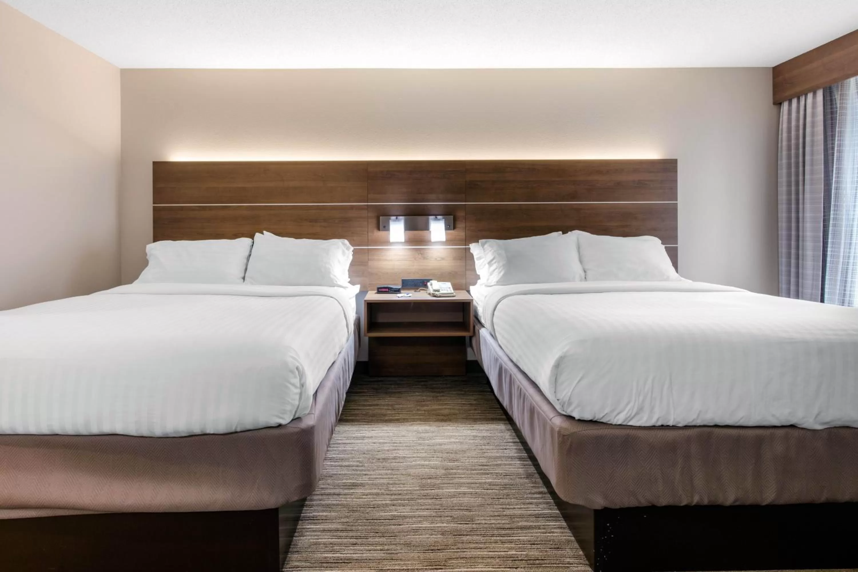 Deluxe Queen Room in Holiday Inn Express Henderson, an IHG Hotel