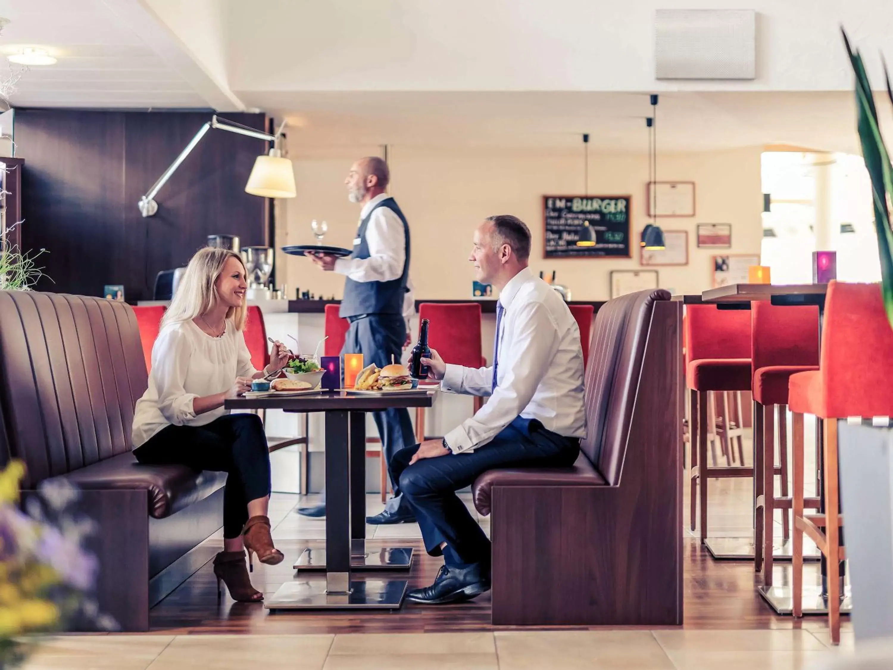 Lounge or bar in Mercure Hotel Düsseldorf Ratingen