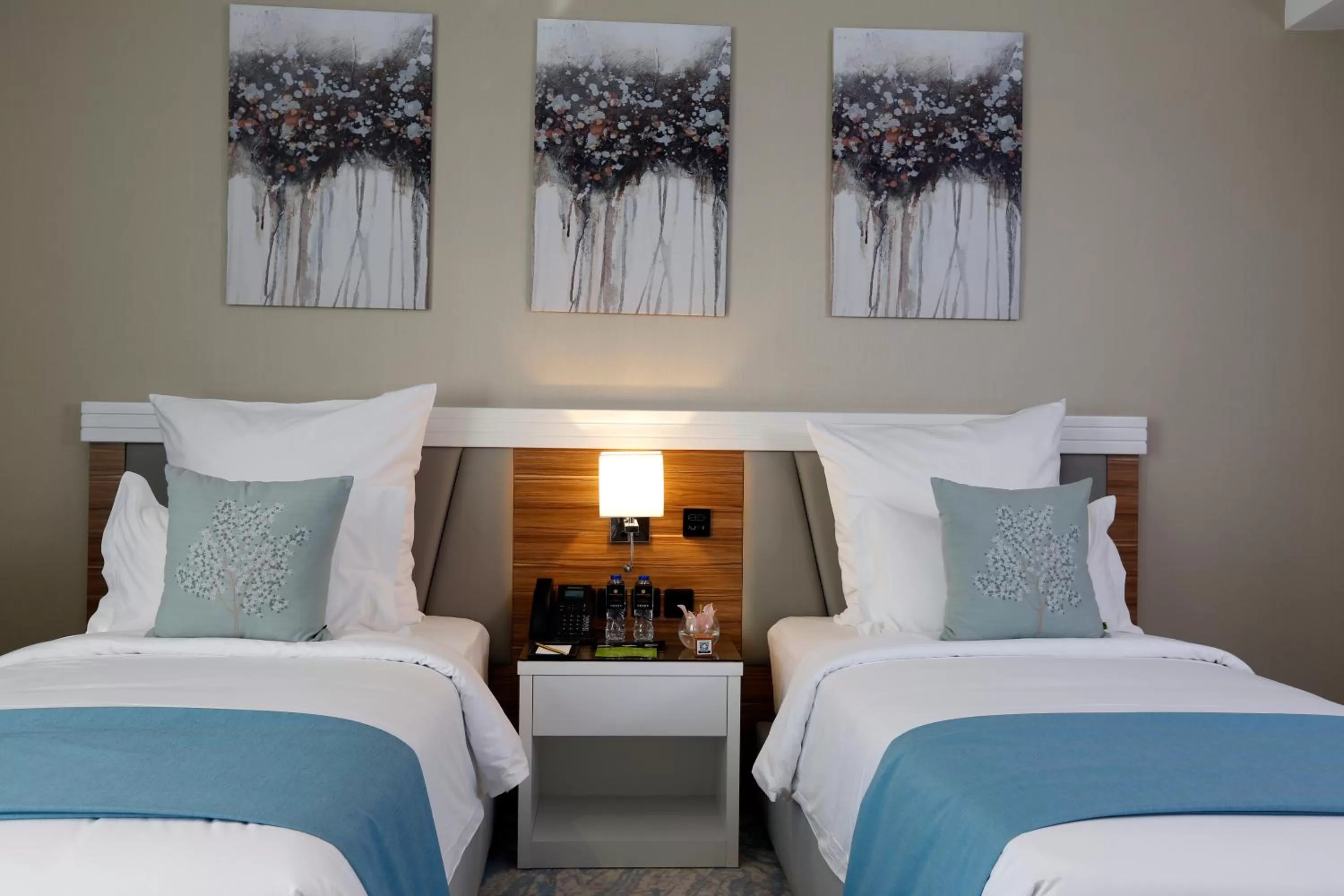 Bedroom, Bed in Cantonal Hotel by Warwick