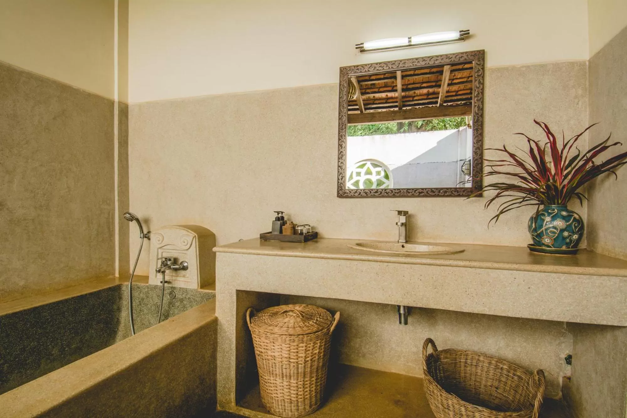 Bathroom in Terres Rouges Lodge