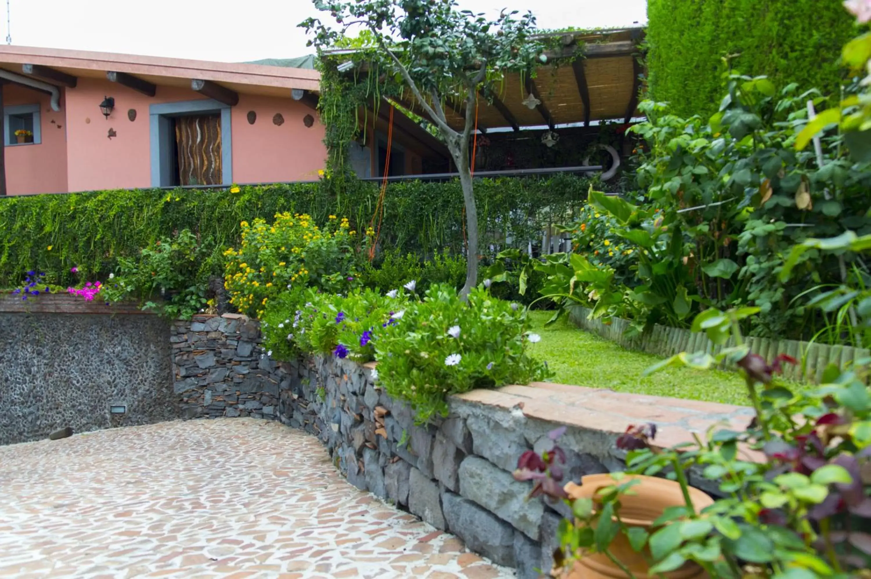 Garden, Property Building in Etma