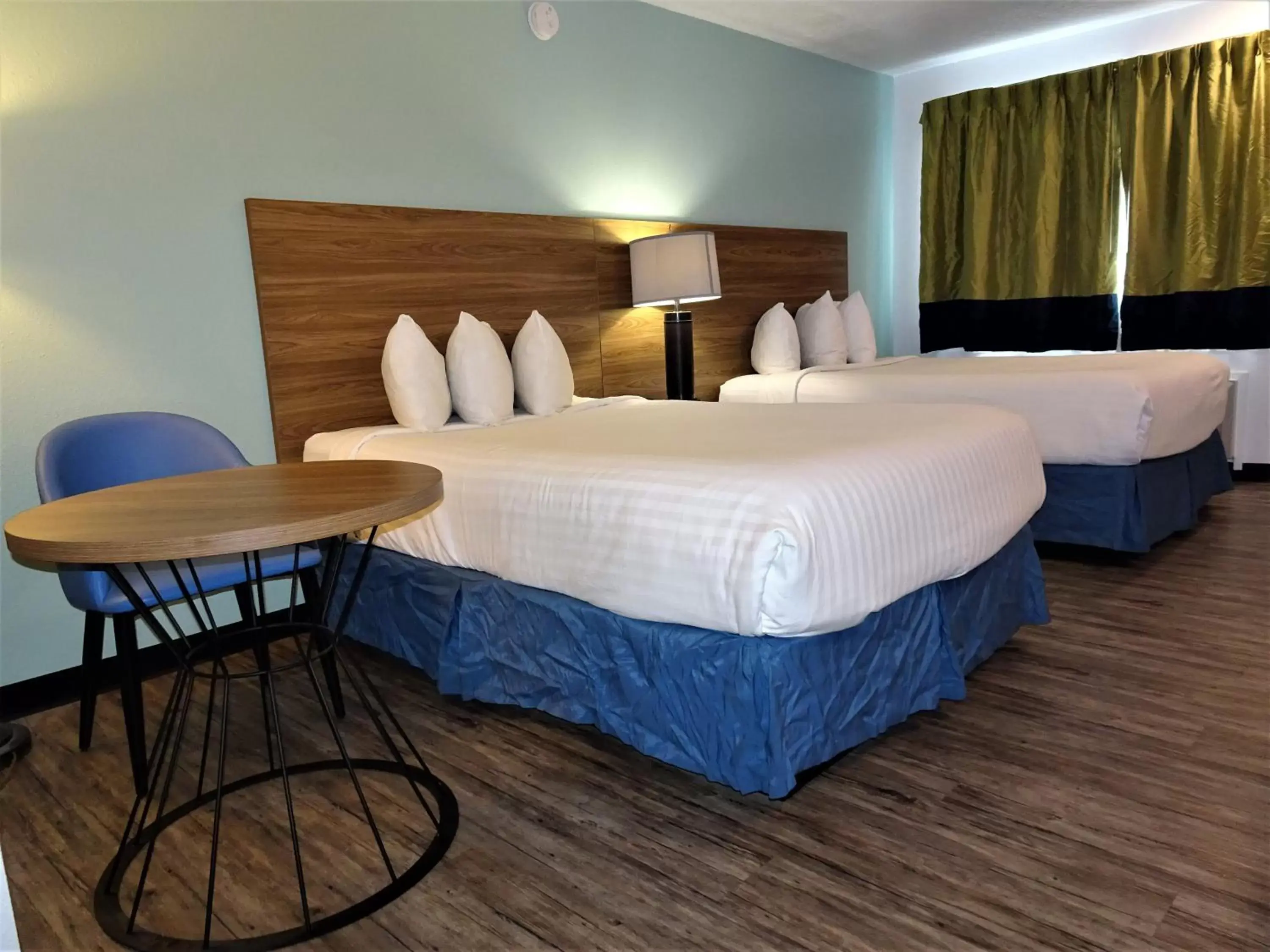 Photo of the whole room, Bed in Days Inn by Wyndham Lake Havasu