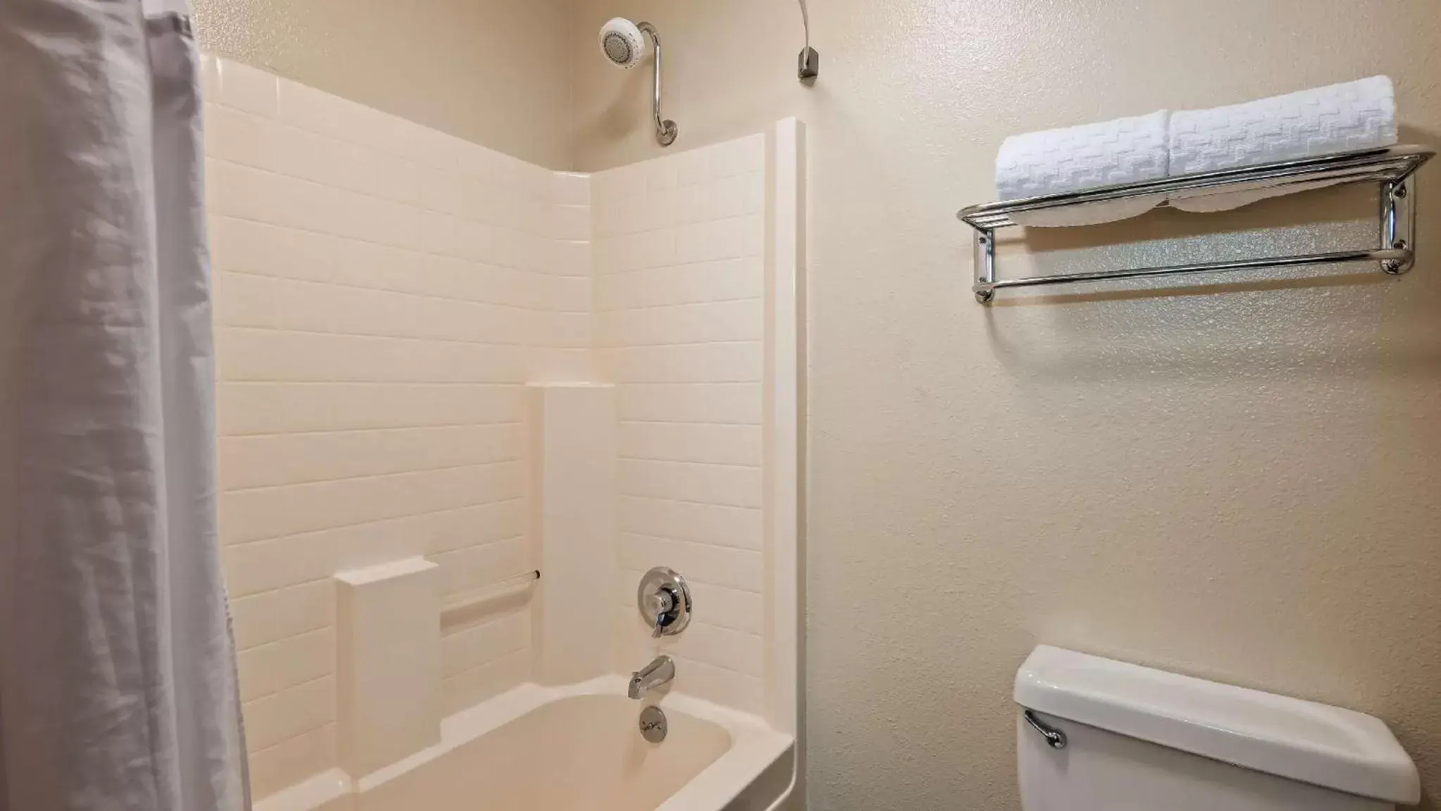 Bathroom in Best Western PLUS Walla Walla Suites Inn