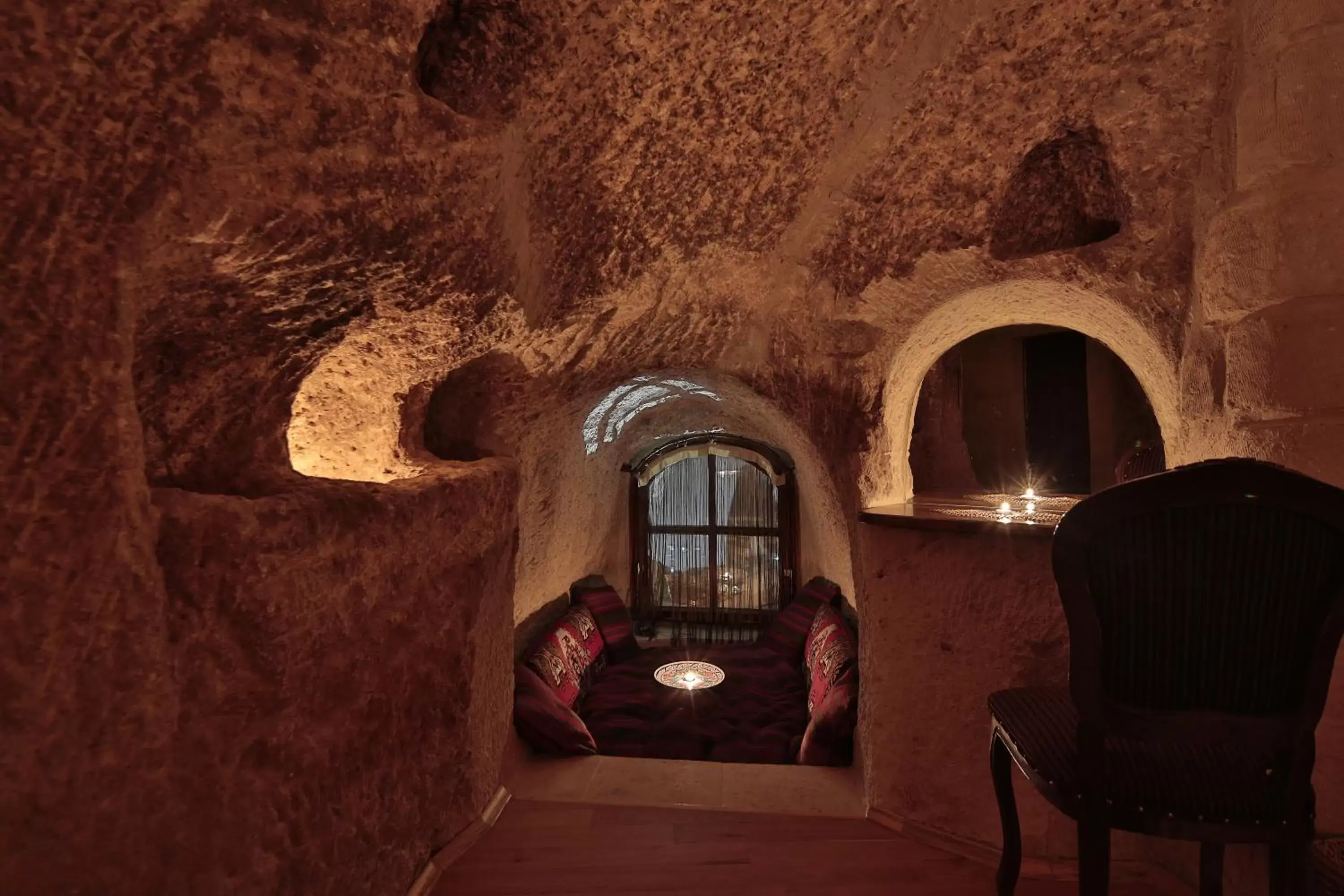 Seating area in Harman Cave Hotel