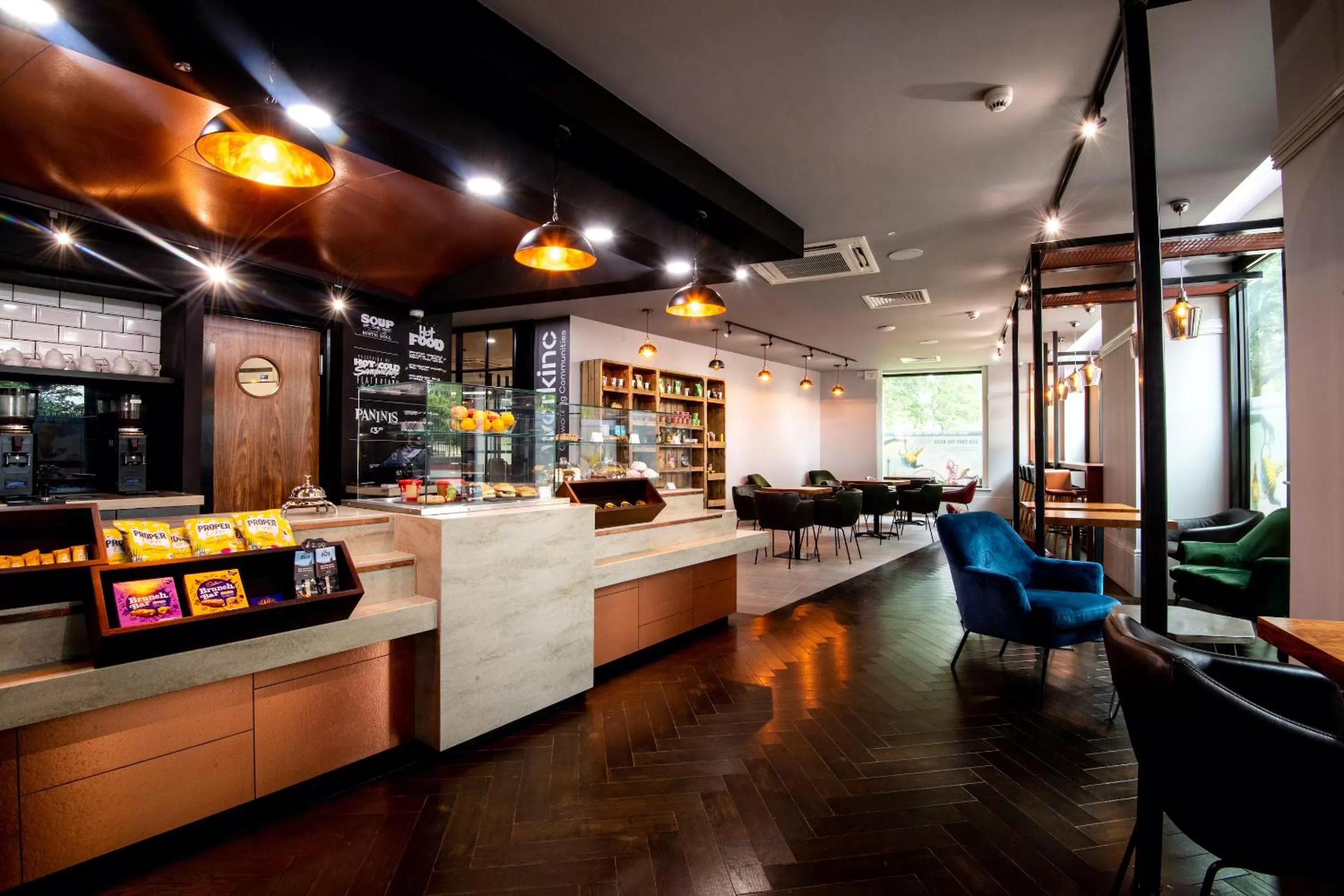 Lounge or bar in Roomzzz London Stratford